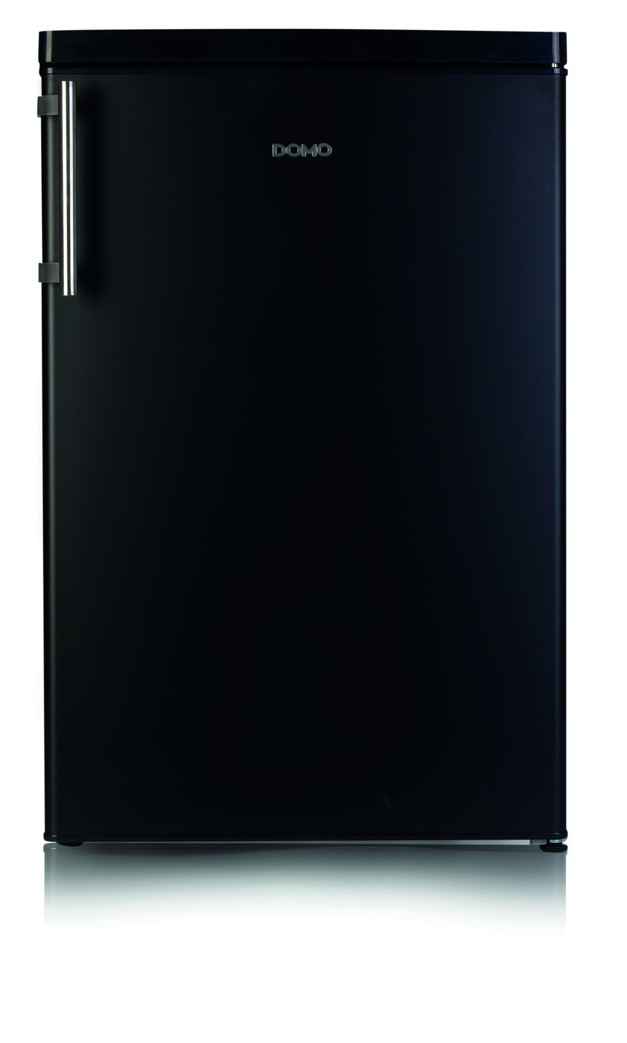 Ein schwarzer Kühlschrank mit silbernem Griff und silbernem Logo.