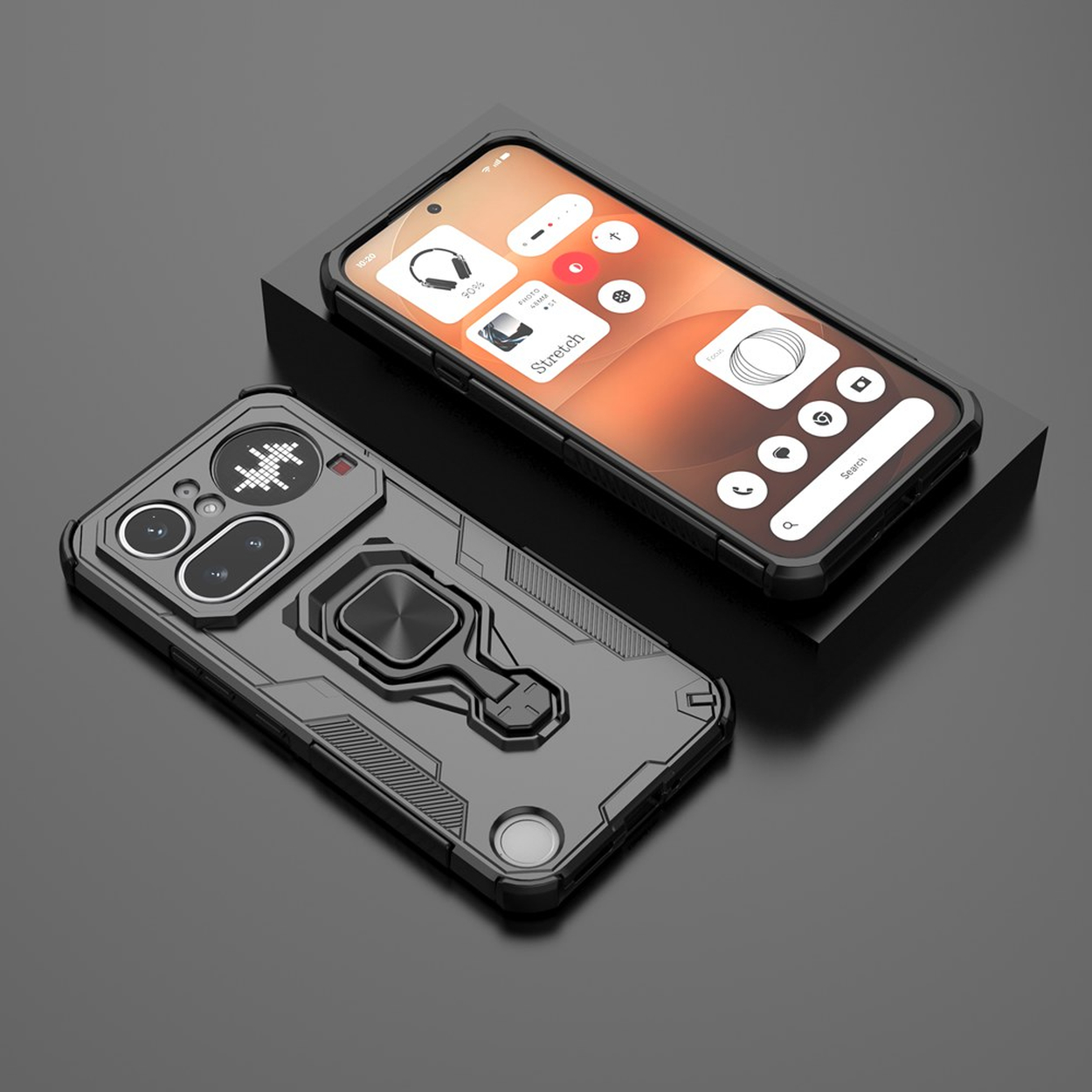 Deux coques de téléphone noires sur fond sombre, une avec un support anneau.