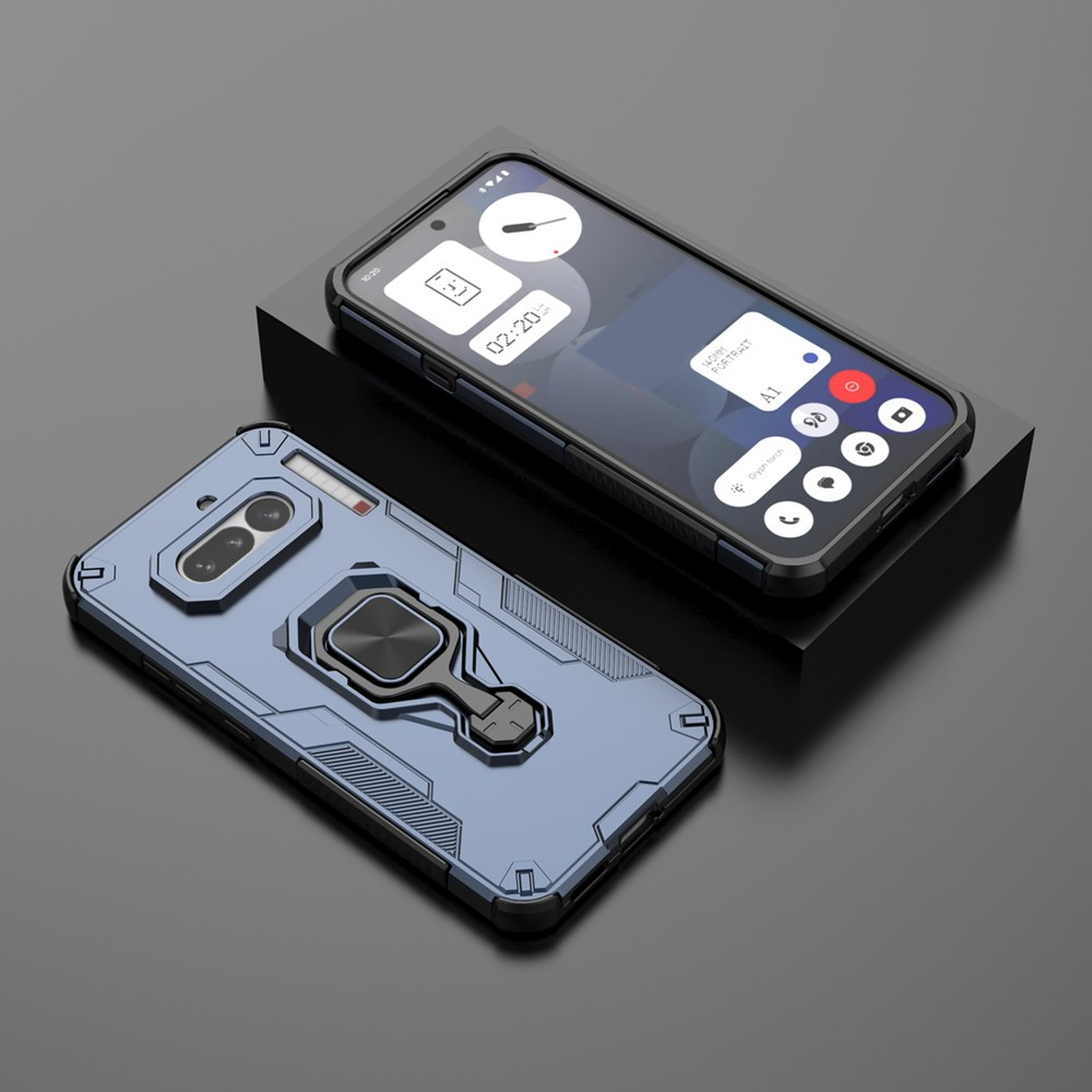 Een blauwe telefoonhoes met ringhouder staat voor een smartphone op een zwarte standaard.