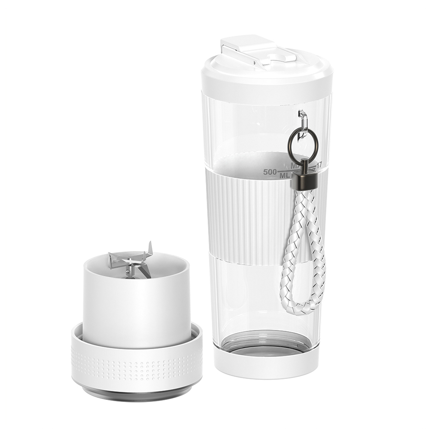 Una licuadora portátil blanca con su accesorio de cuchillas al lado.