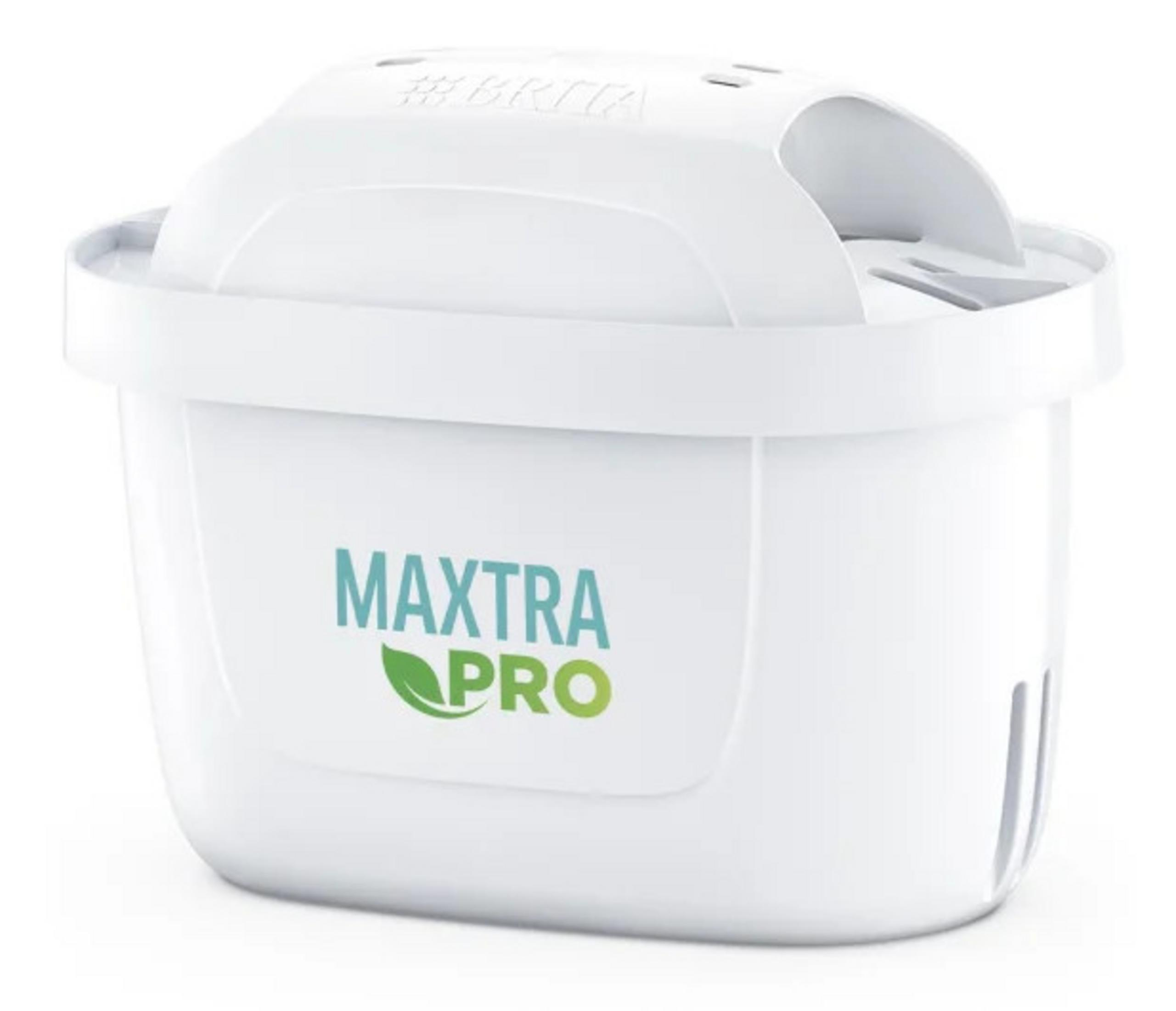 Una cartuccia filtro acqua Brita MAXTRA PRO bianca con logo a foglia.