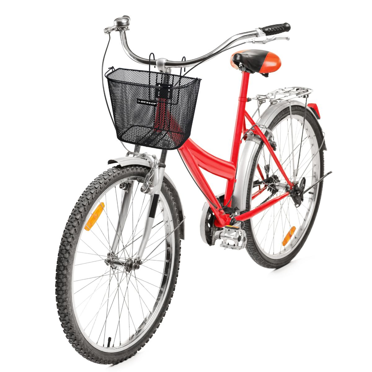 Een rode fiets met een zwart mandje voor en een bagagedrager achter.