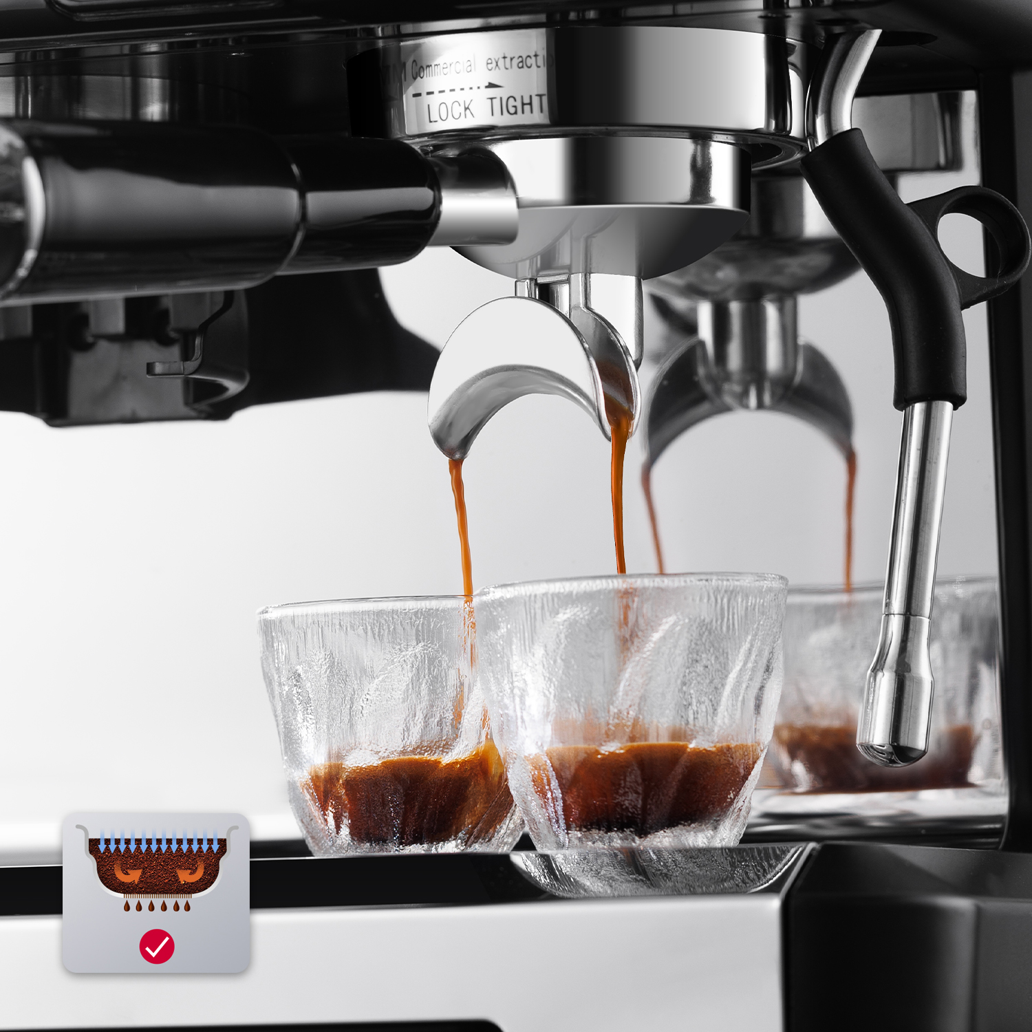 Espresso fließt aus einer Espressomaschine in zwei klare Gläser. Eine Grafikik zeigt Kaffeepulver.