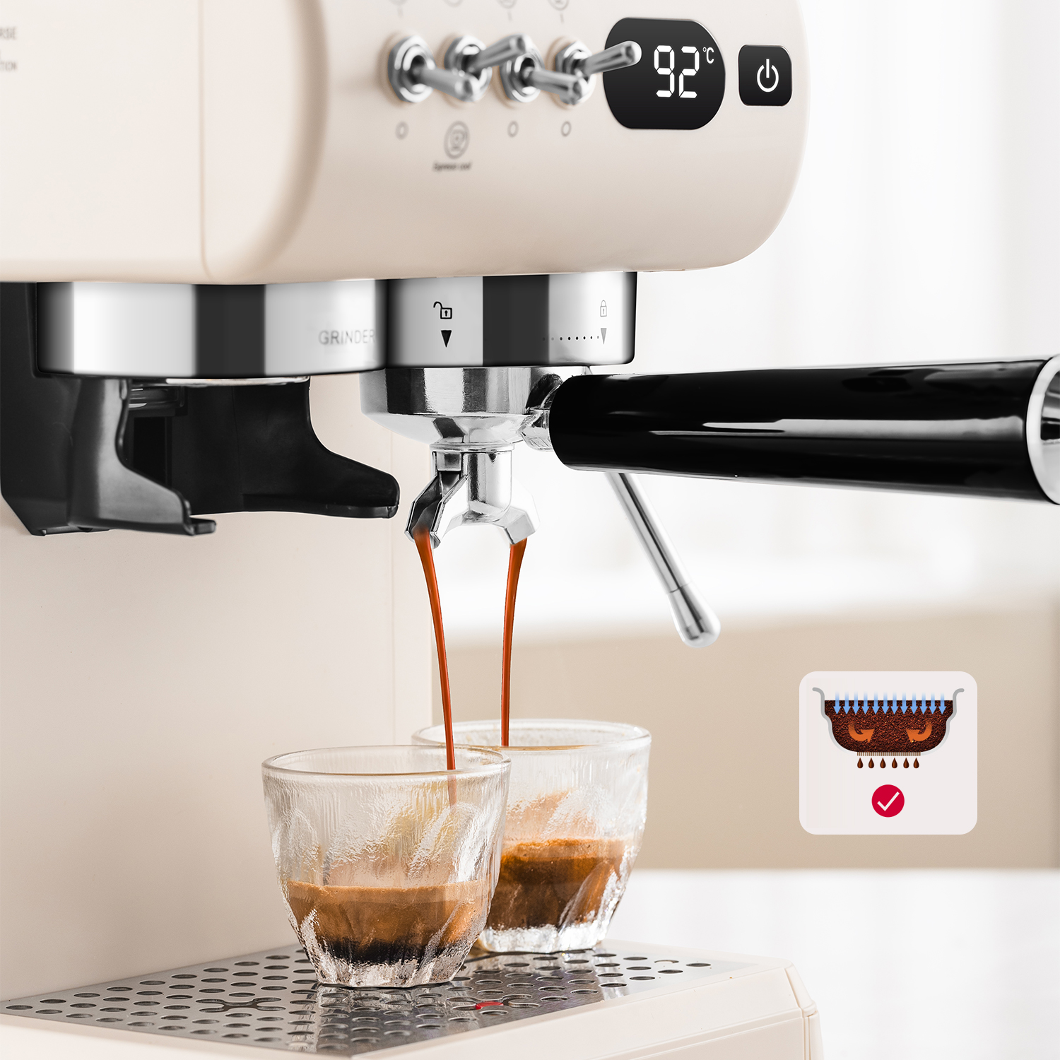 Eine Espressomaschine brüht zwei Gläser Espresso. Ein Temperaturdisplay zeigt 92°C an.