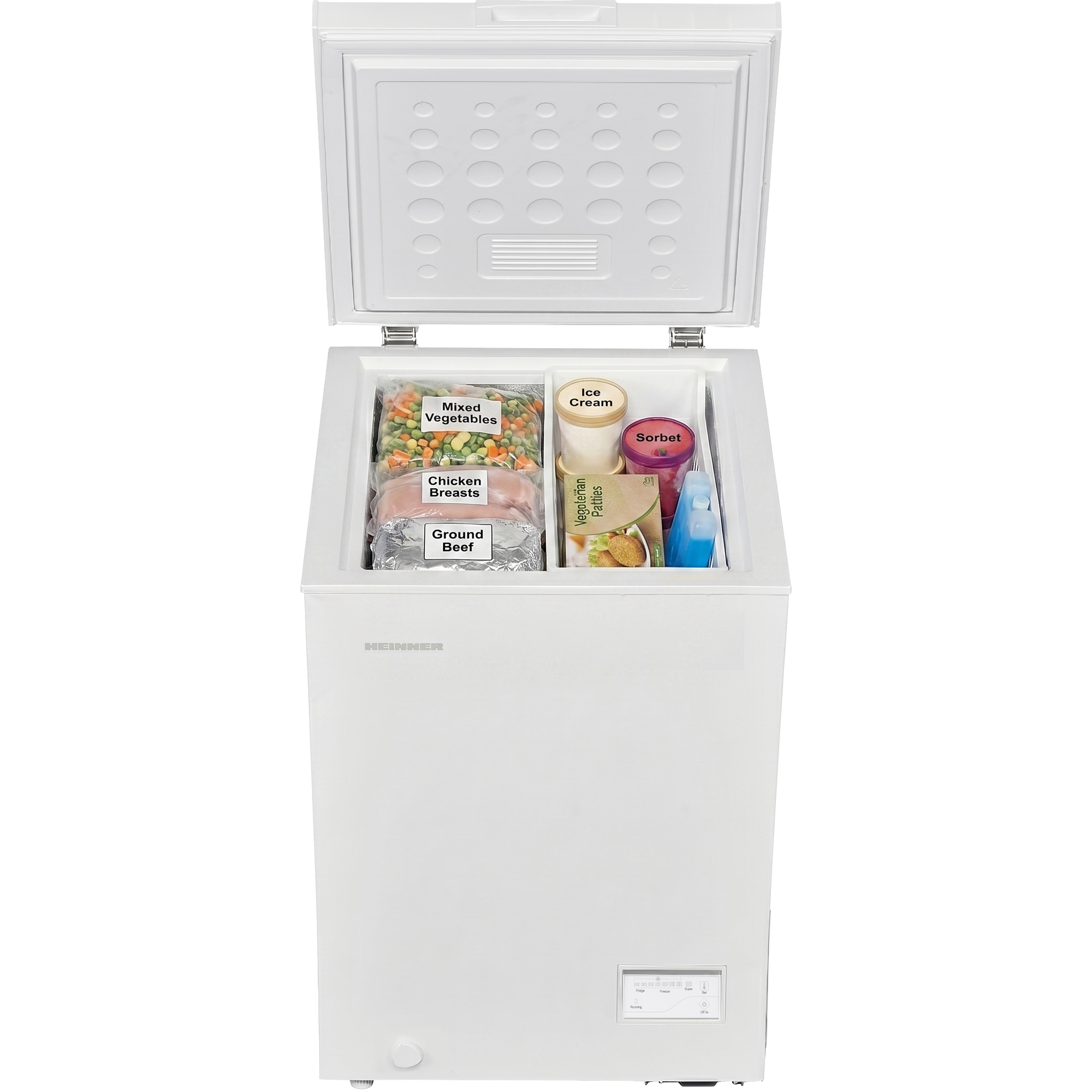 Un congélateur coffre blanc ouvert rempli de divers aliments surgelés et de crème glacée.