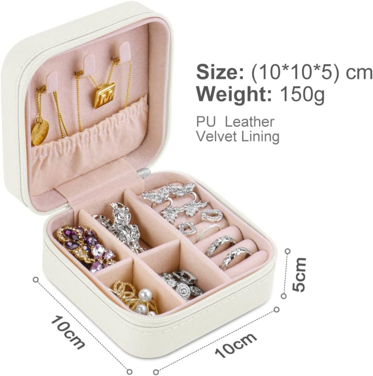 Ein offenes weißes Schmuckkästchen mit rosa Samtfutter, gefüllt mit Schmuck.