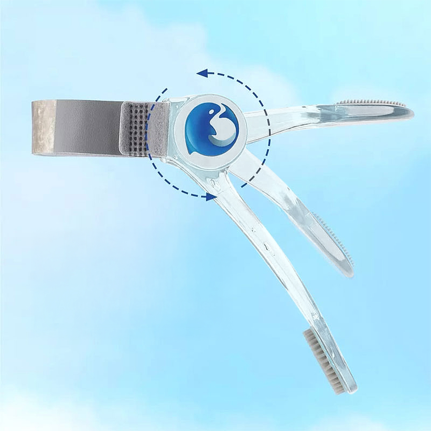 Un limpiador de lengua transparente con cerdas y un logo de ballena sobre cielo azul.