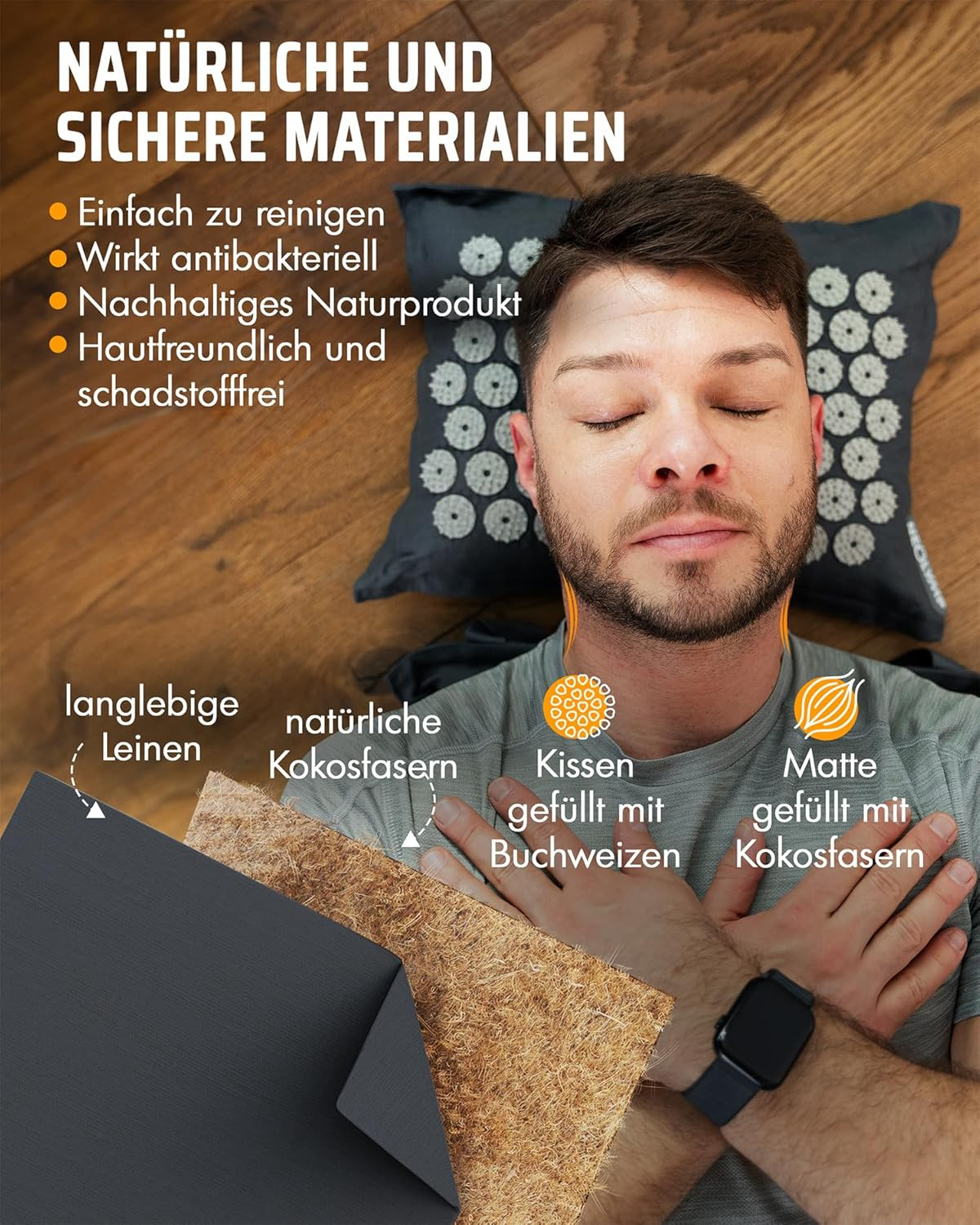 Mann mit geschlossenen Augen auf Akupressurmatte, zeigt natürliche Materialien.