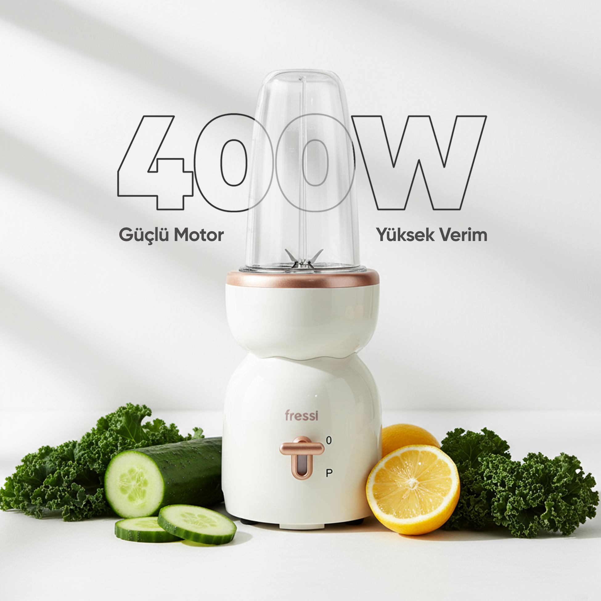 Salatalık, limon ve lahana ile çevrili beyaz 400W blender.