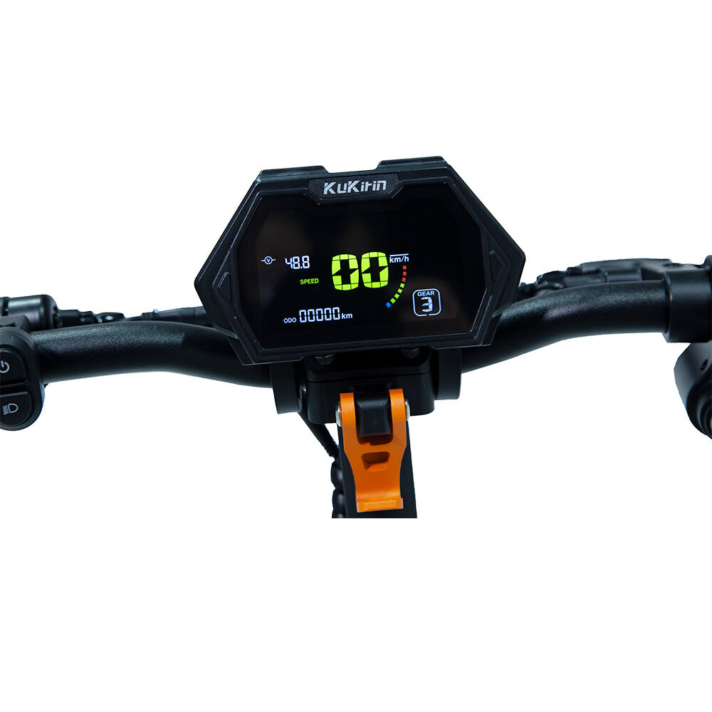 Manillar de patinete eléctrico con pantalla digital que muestra velocidad, odómetro y marcha.
