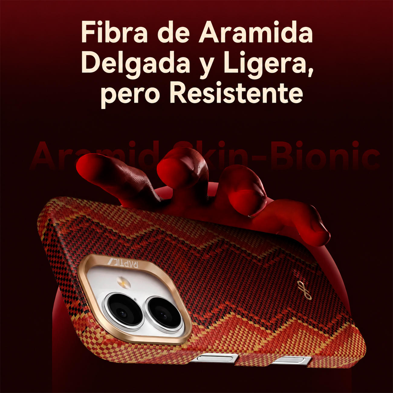 Mano roja sosteniendo un teléfono con patrón de fibra de aramida. Marco dorado.