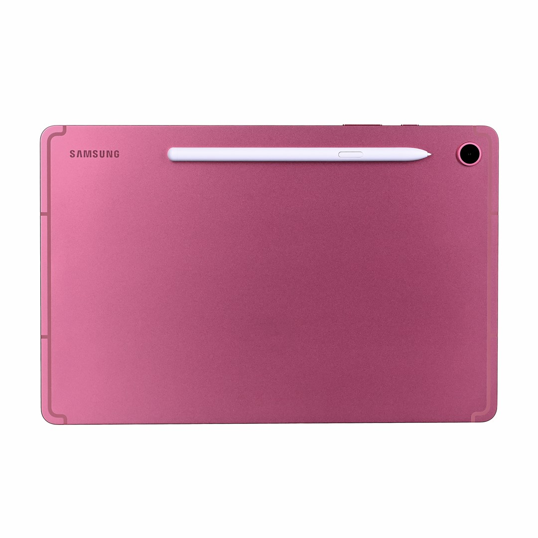 Różowy tablet Samsung z białym rysikiem przymocowanym z tyłu. Widoczna soczewka aparatu.