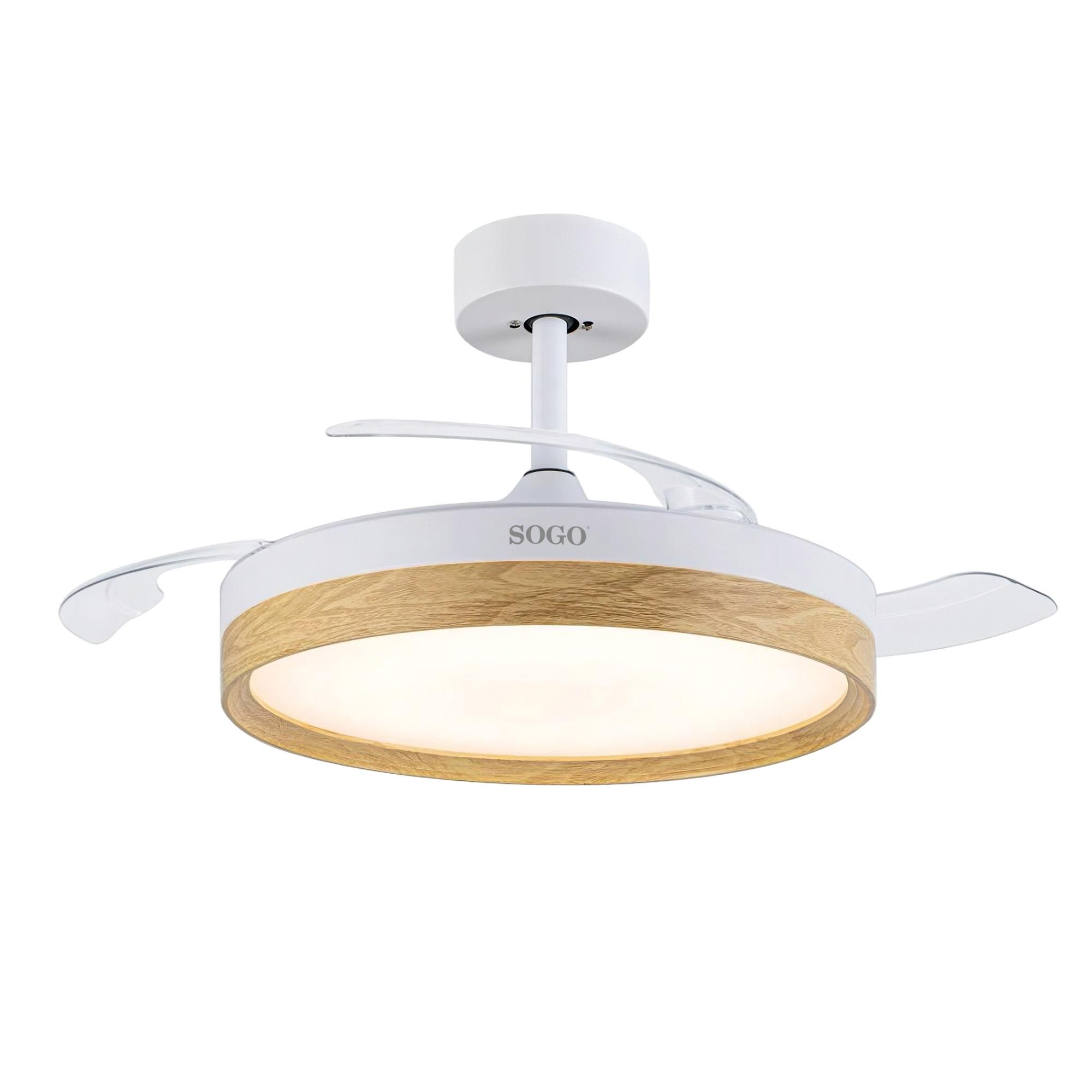 Una ventola da soffitto moderna con illuminazione LED integrata e finiture in legno.