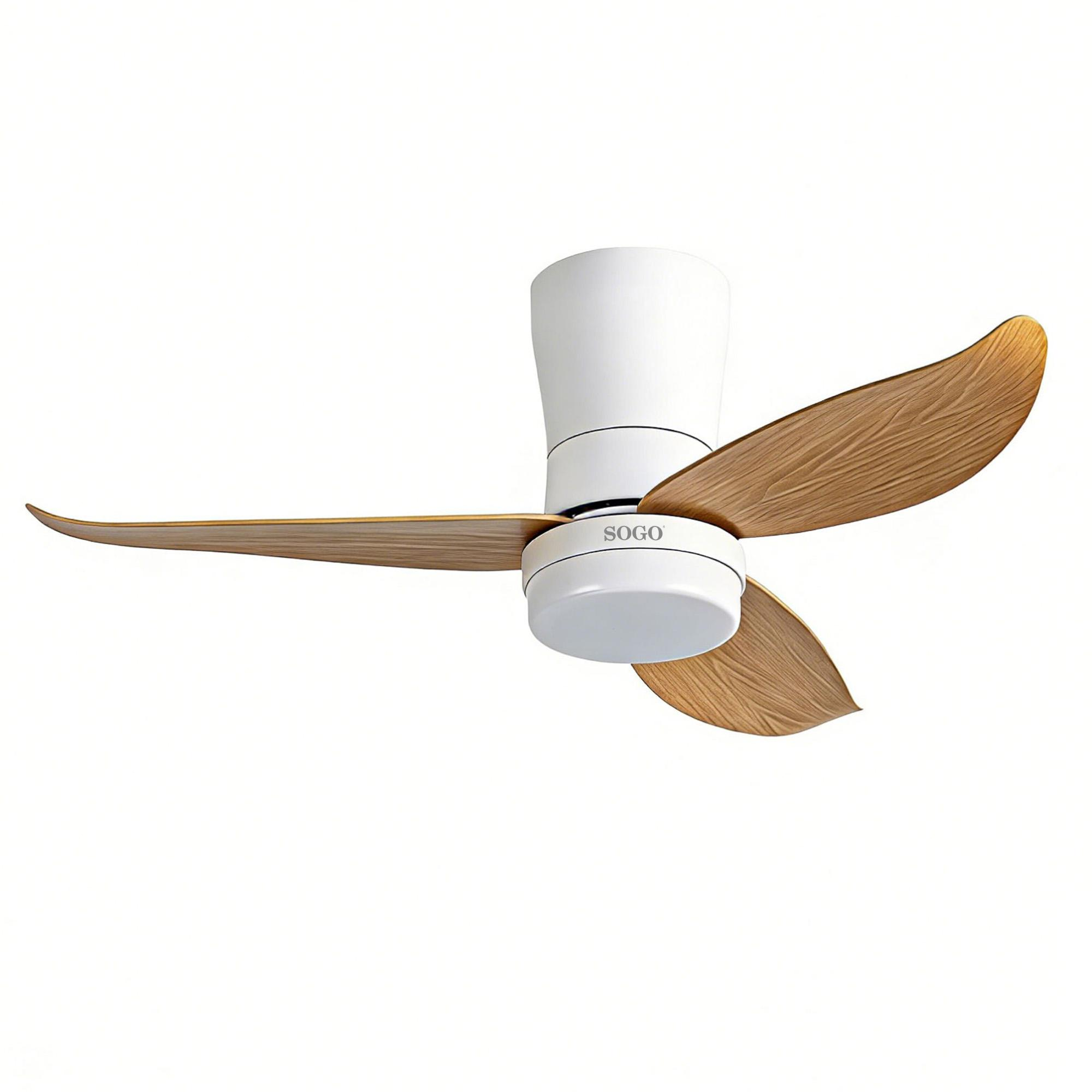 Unità ventilatore da soffitto bianca con pale effetto legno. Logo SOGO visibile.