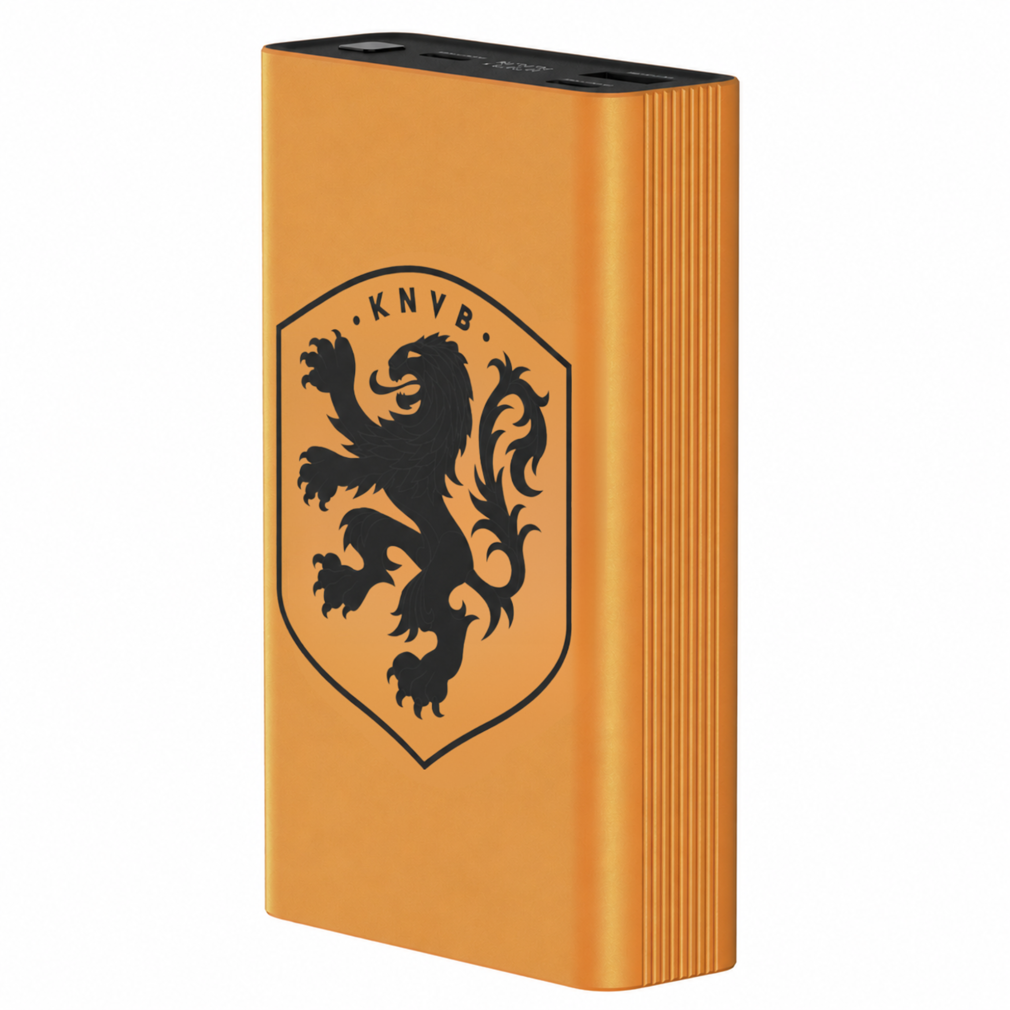 Een oranje powerbank met het KNVB-wapen en een zwarte leeuw.