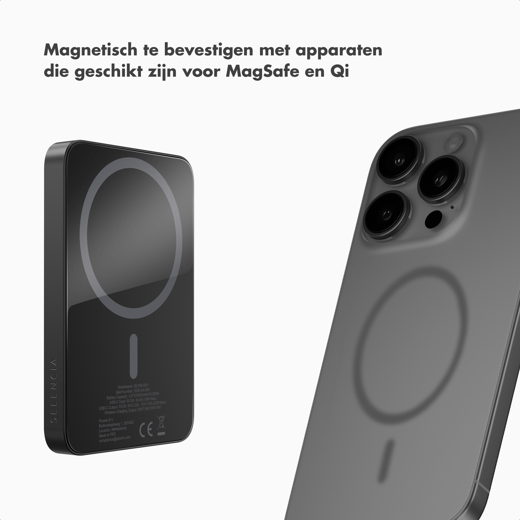 Zwarte MagSafe lader en iPhone achterkant op witte achtergrond.