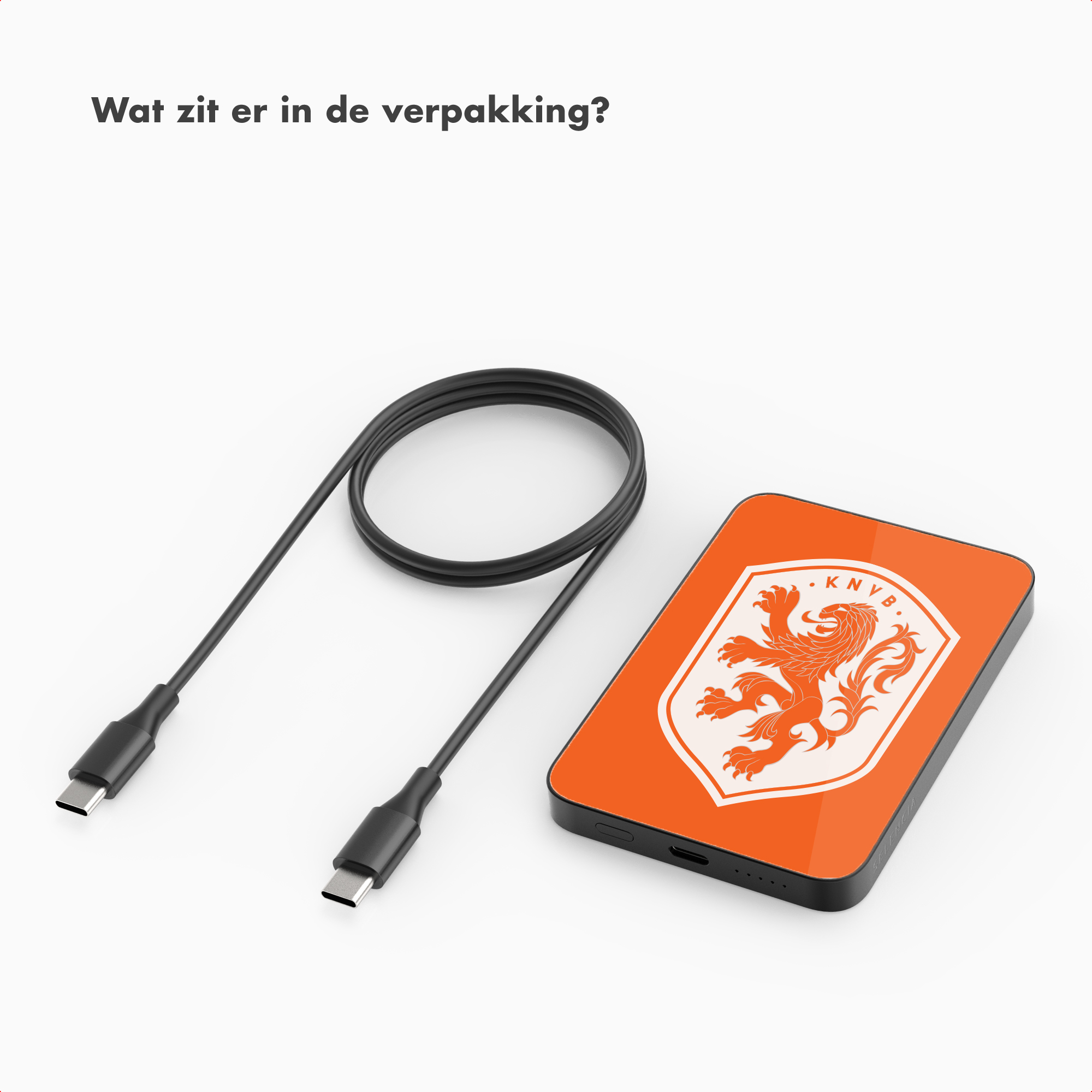 Een zwart snoer met USB-C-aansluitingen ligt naast een oranje apparaat met een leeuwenwapen.