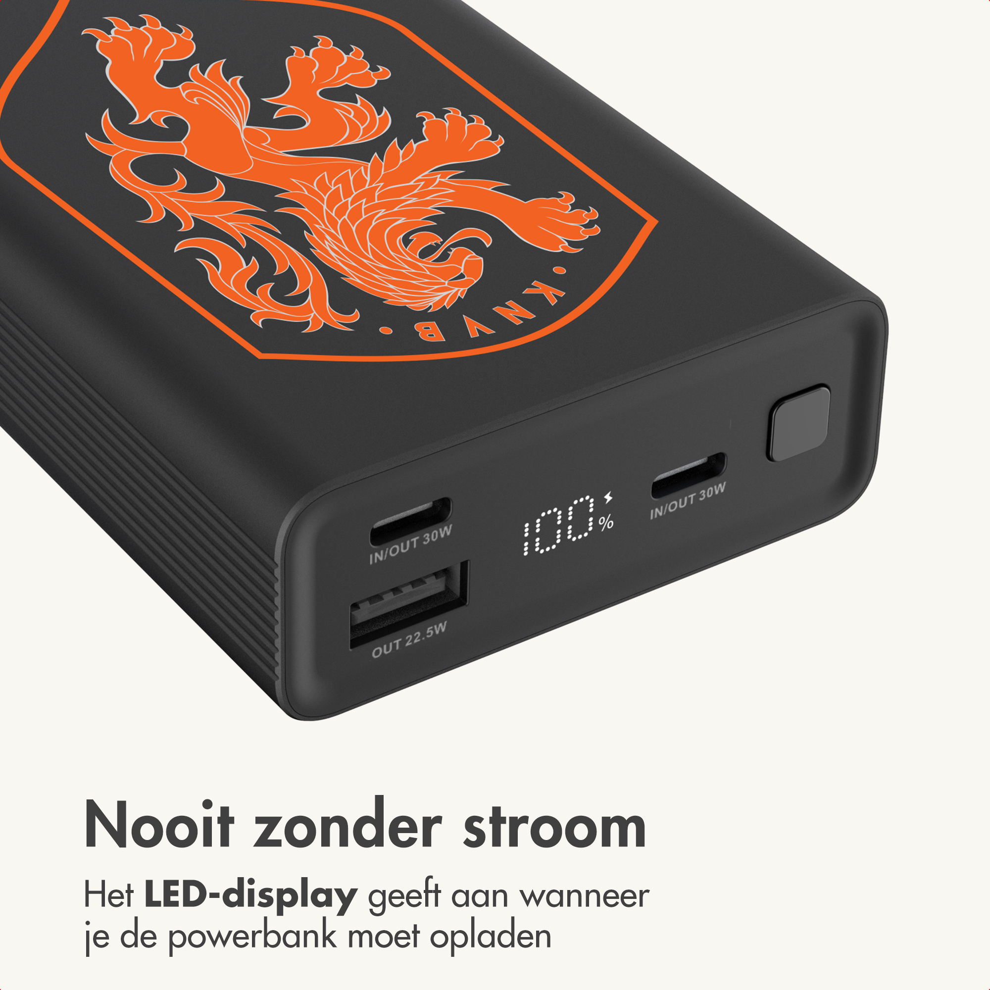 Zwarte powerbank met oranje leeuwenwapen en 100% LED-display.