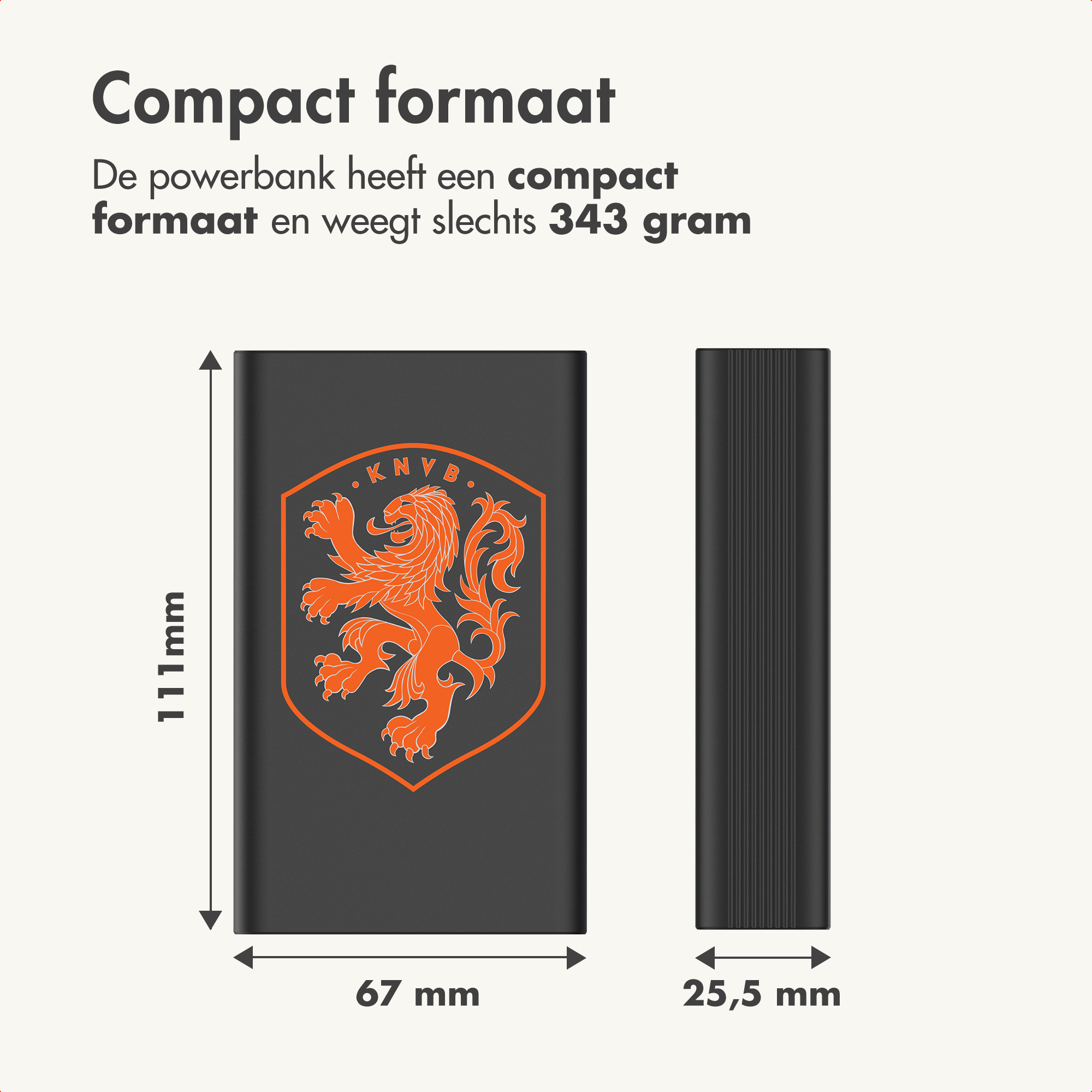 Compacte powerbank met oranje leeuwenwapen, afmetingen 111x67x25.5mm.