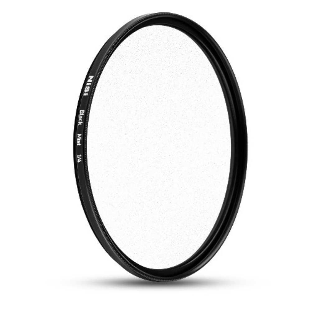 Een NISI Black Mist 1/4 filter met een zwarte rand en helder, mat glas.