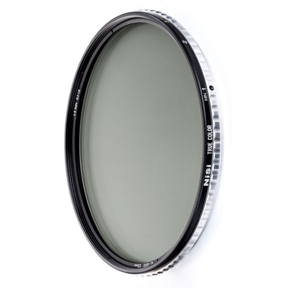 Grijze variabele ND-filter met zilveren rand, gelabeld NISI TRUE COLOR.