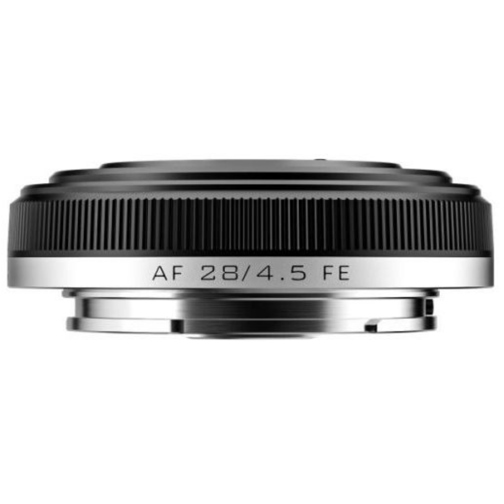 Een lens met AF 28/4.5 FE-markering en geribbelde ringen.