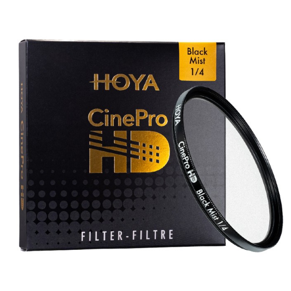 Een zwarte Hoya CinePro HD Black Mist 1/4 filterdoos met een filter ernaast.