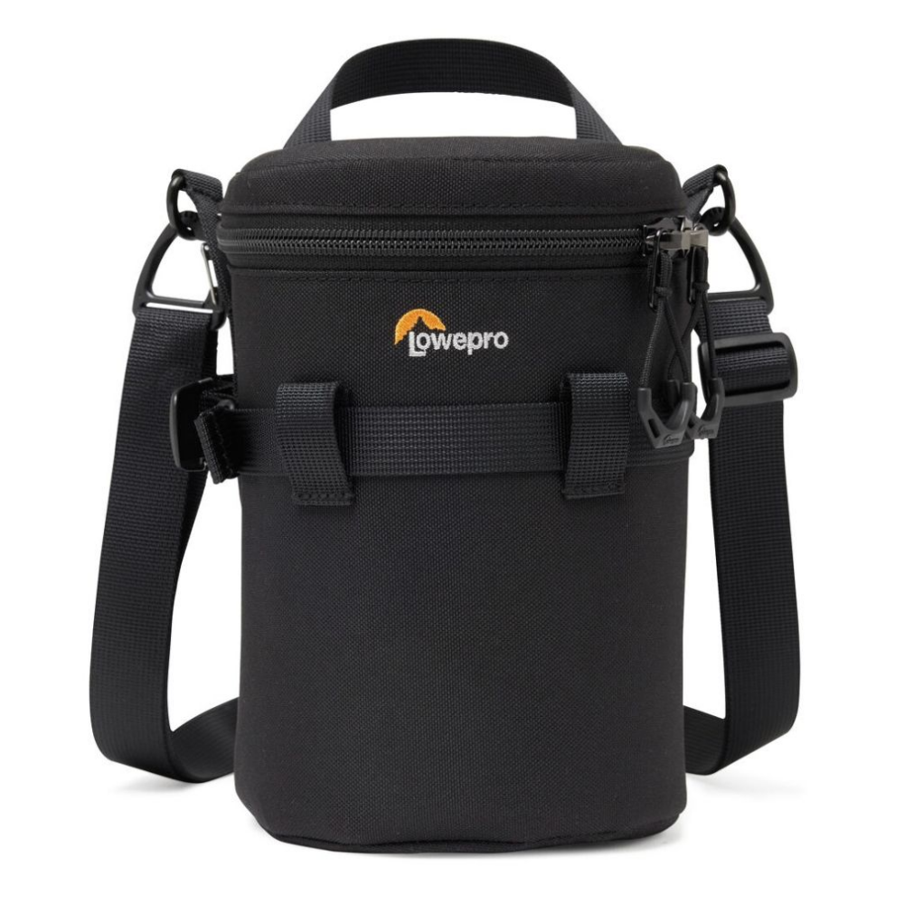 Eine schwarze Lowepro Kameratasche mit Tragegurt und Reißverschluss. Darauf ist das Logo.