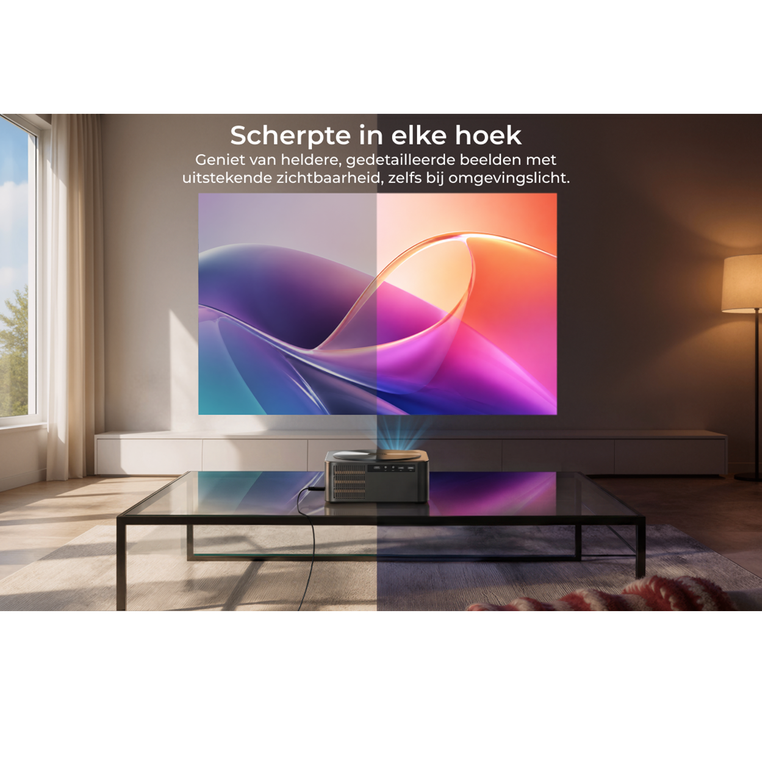 Een projector projecteert een helder beeld op een muur in een woonkamer.