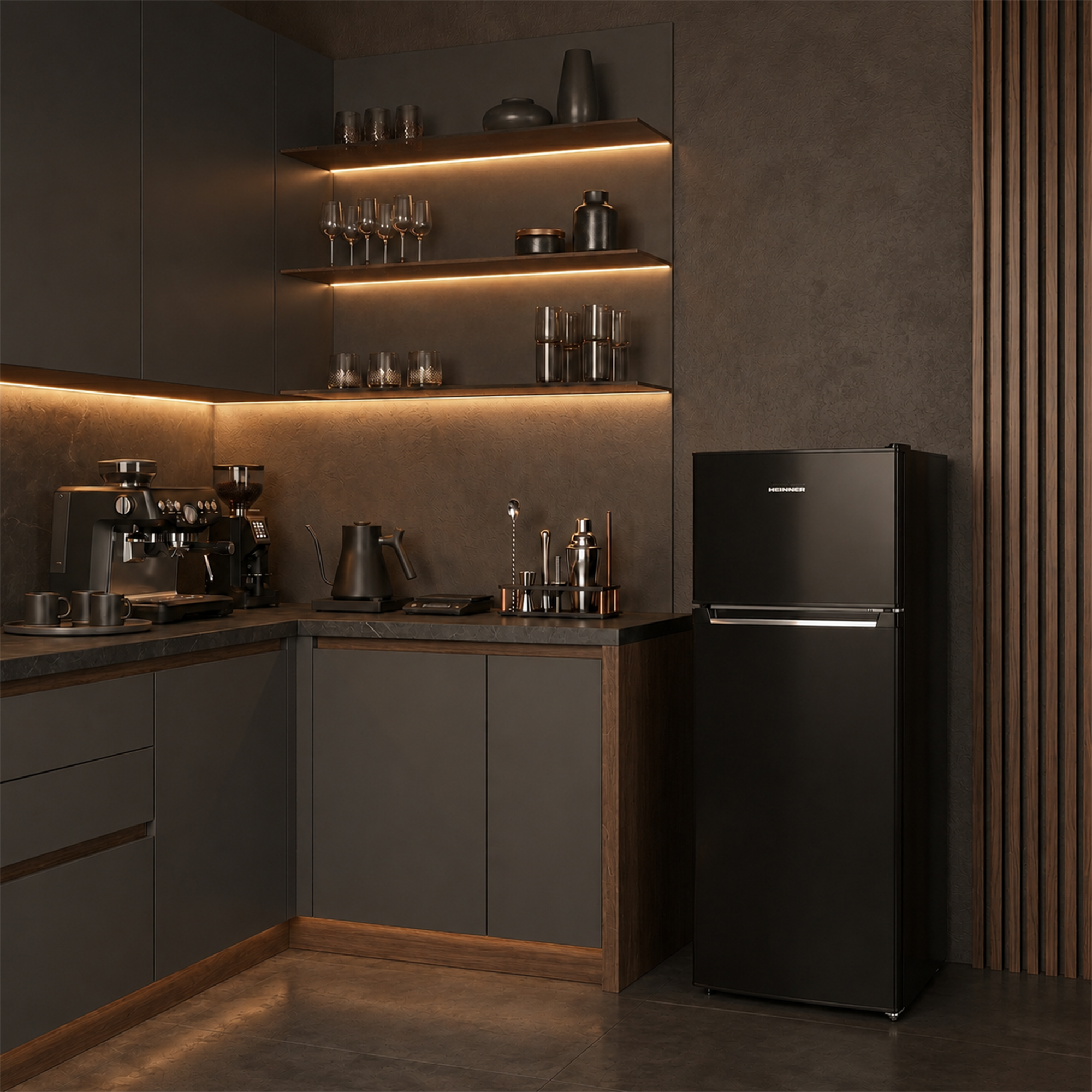 Cuisine moderne avec armoires noires, machine à café, réfrigérateur et étagères.