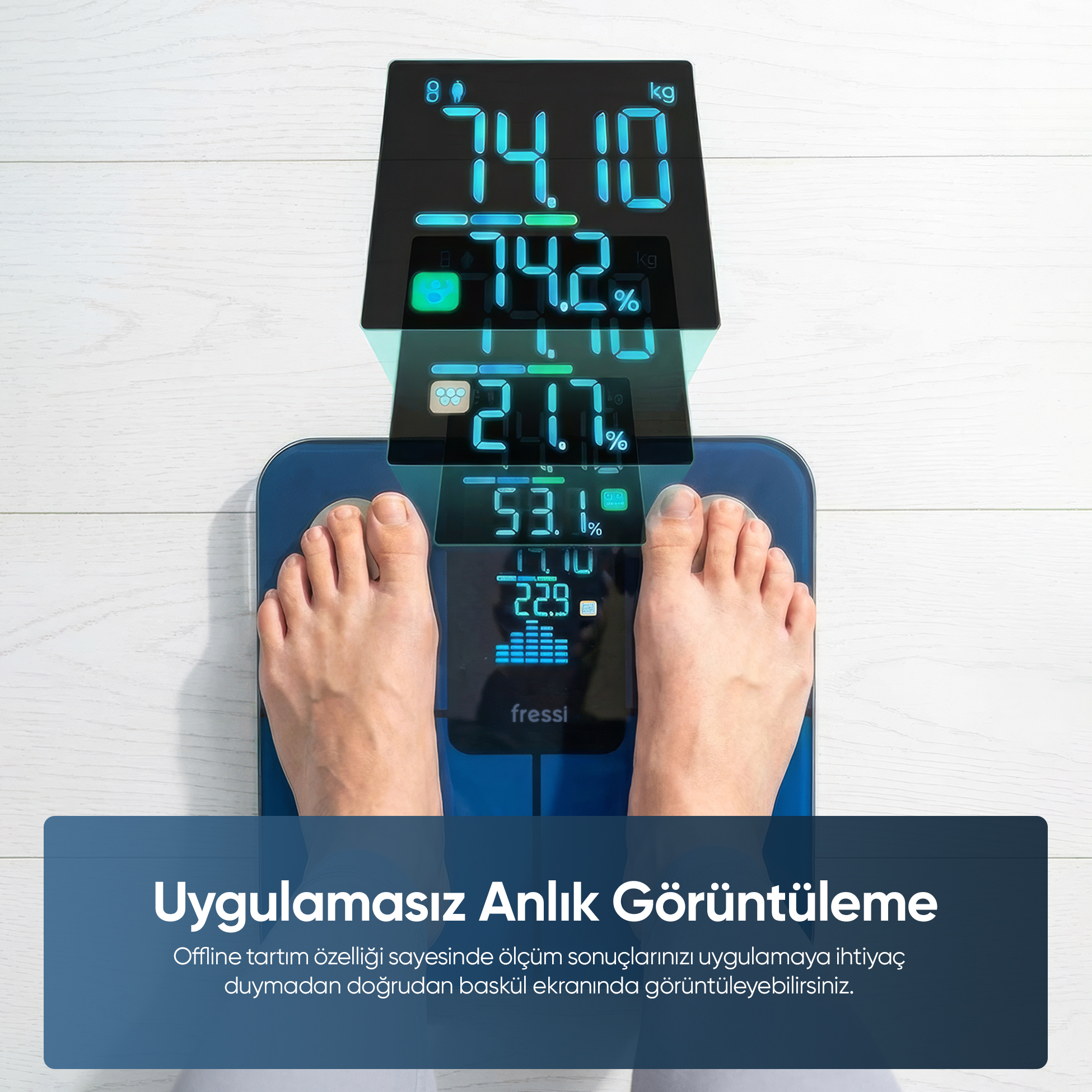 Vücut verilerini gösteren dijital tartı üzerinde bir çift ayak.
