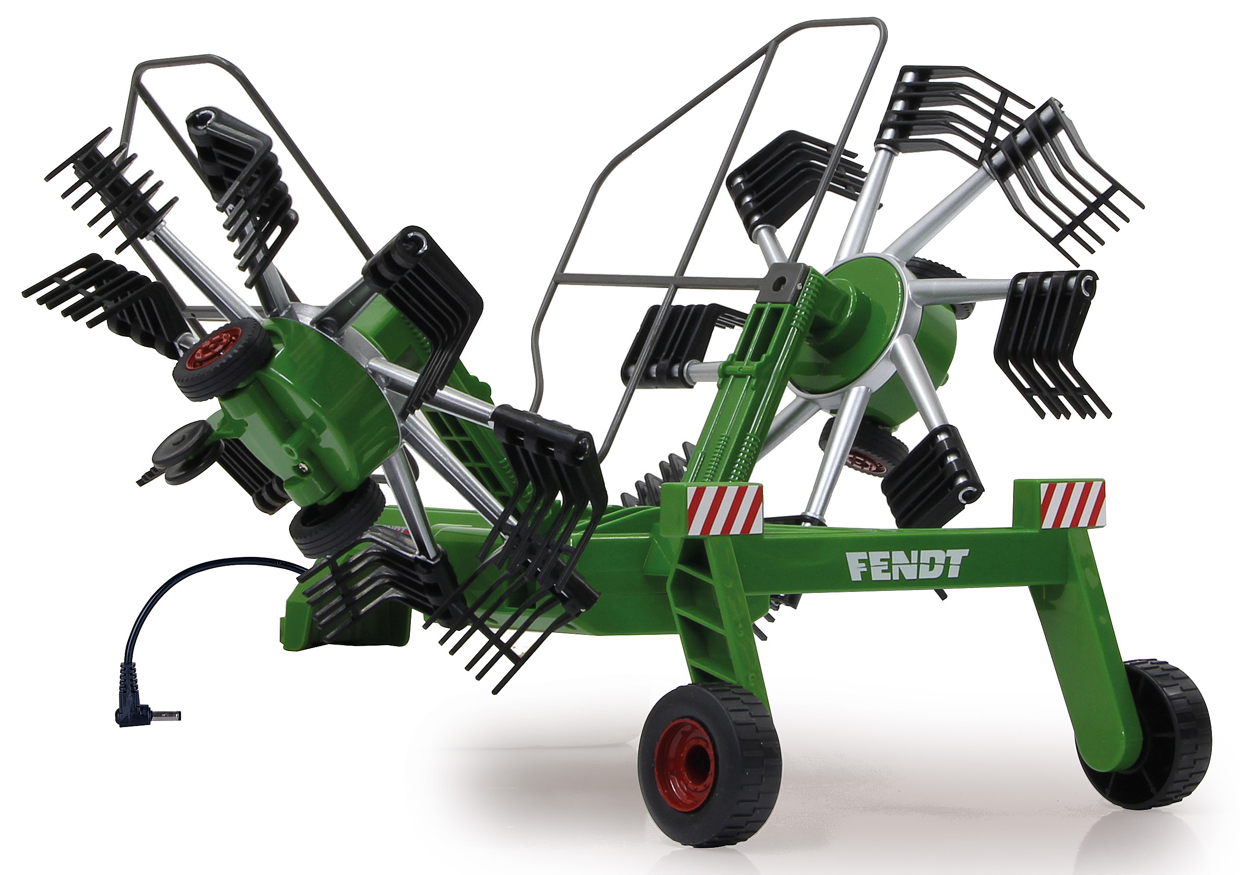 Rastrillo de heno Fendt verde con púas y ruedas negras. Un cable negro está conectado.