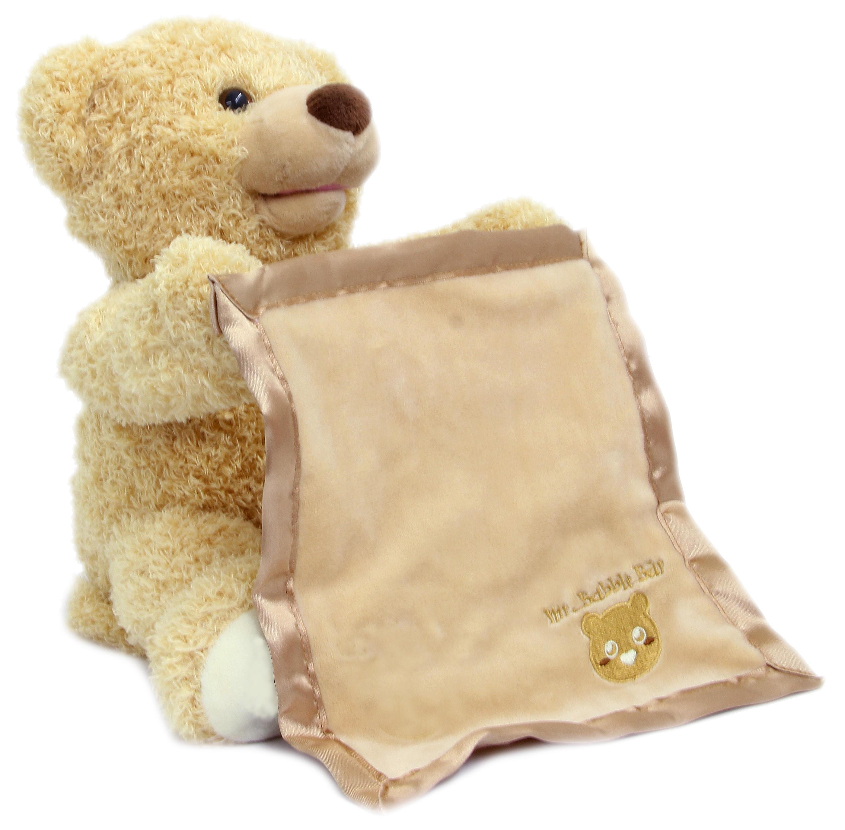 Ein hellbrauner Teddybär hält eine beige Decke mit einem Bärenkopf-Stickmuster.