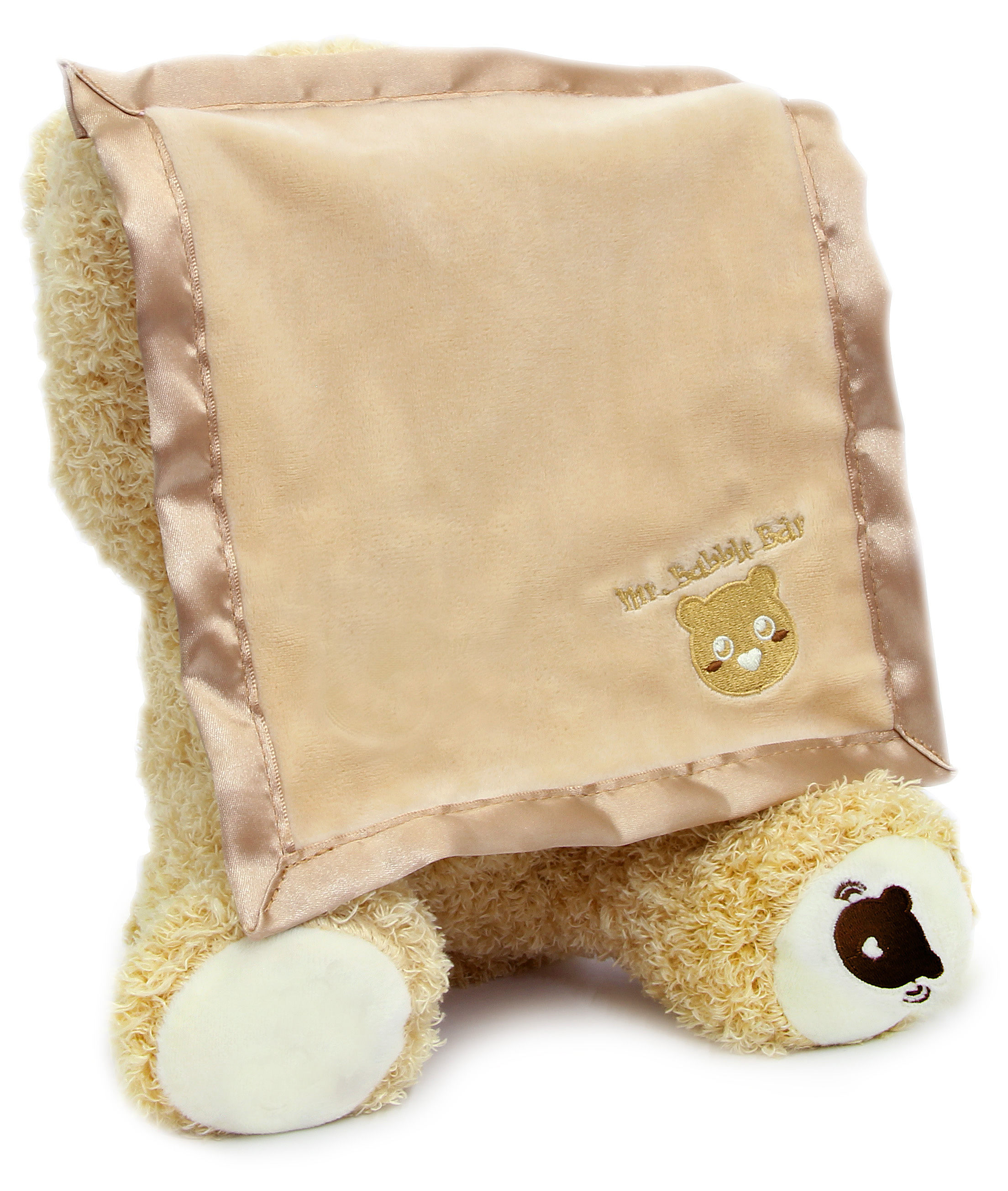 Ein beiger Teddybär mit flauschigem Fell, der eine cremefarbene Decke trägt.