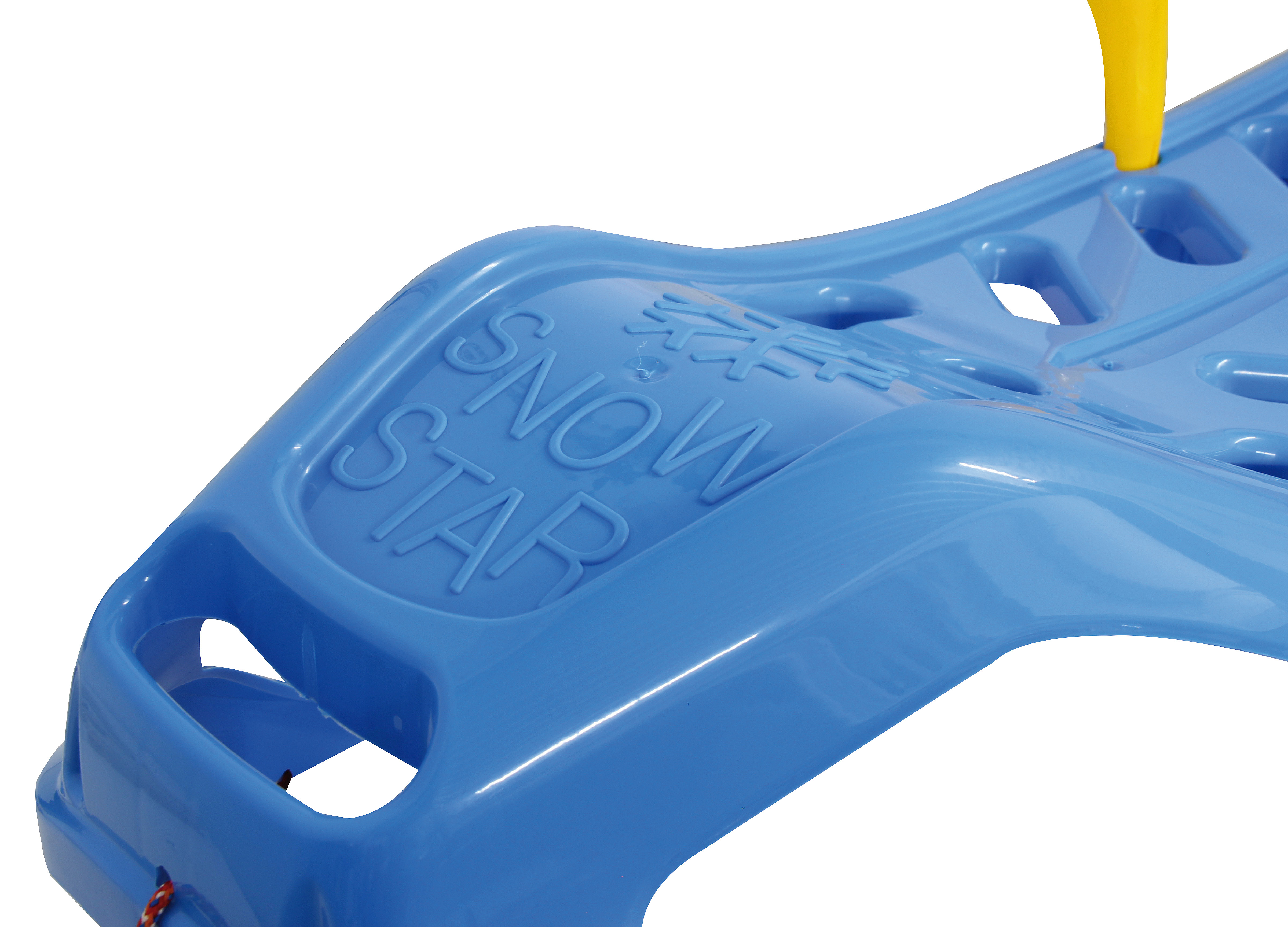Blauer Plastikschlitten-Detail mit eingeprägtem Text 'SNOW STAR' u. Schneeflocke.