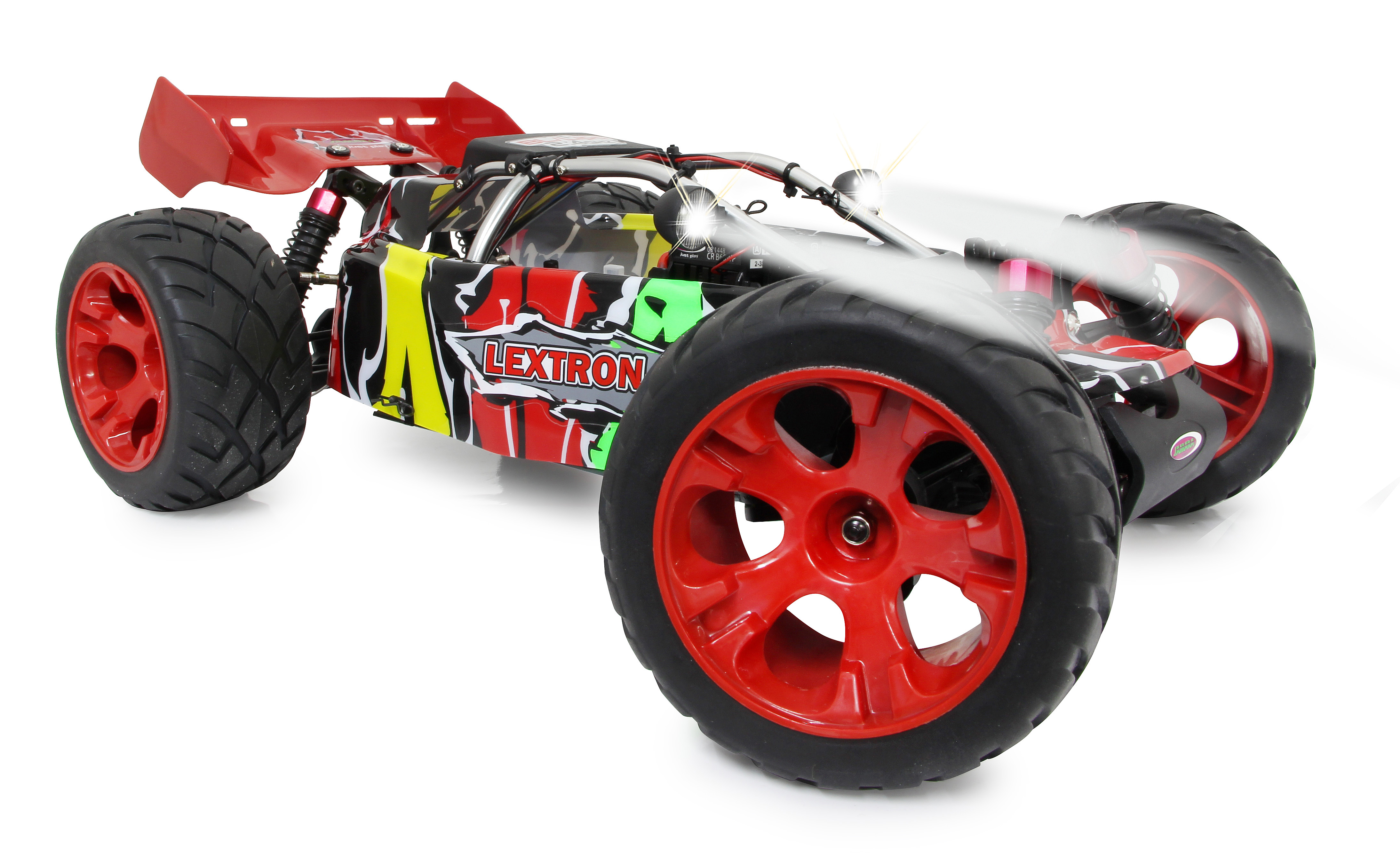 Ein rotes ferngesteuertes Auto mit schwarzem Chassis, bunten Aufklebern und Scheinwerfern.