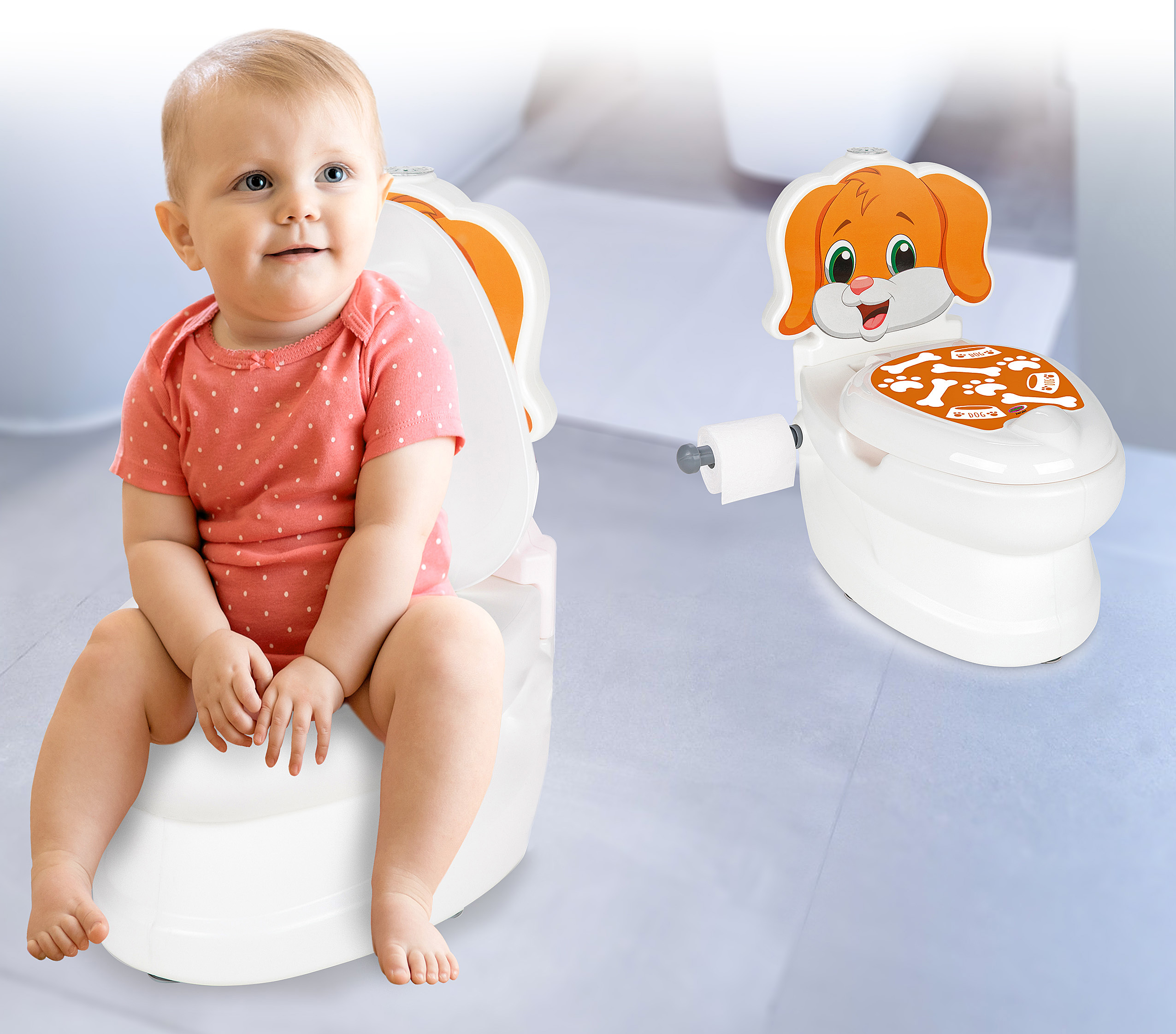 Ein Baby sitzt auf einer Töpfchenschale neben einer Hundetopfenschale.