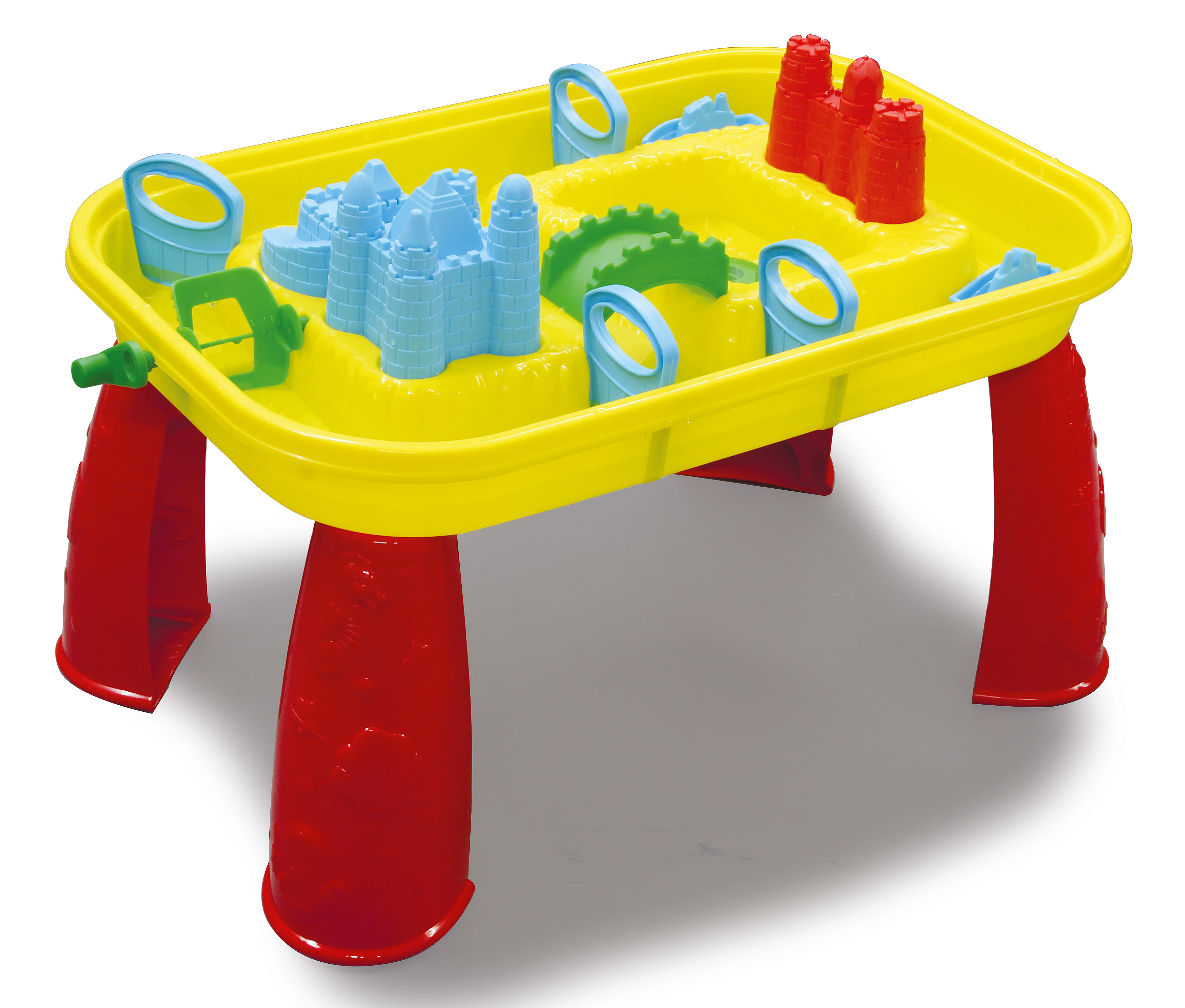 Gelber Sandkasten mit roten Beinen, blauen und roten Burgen und grünen Formen.