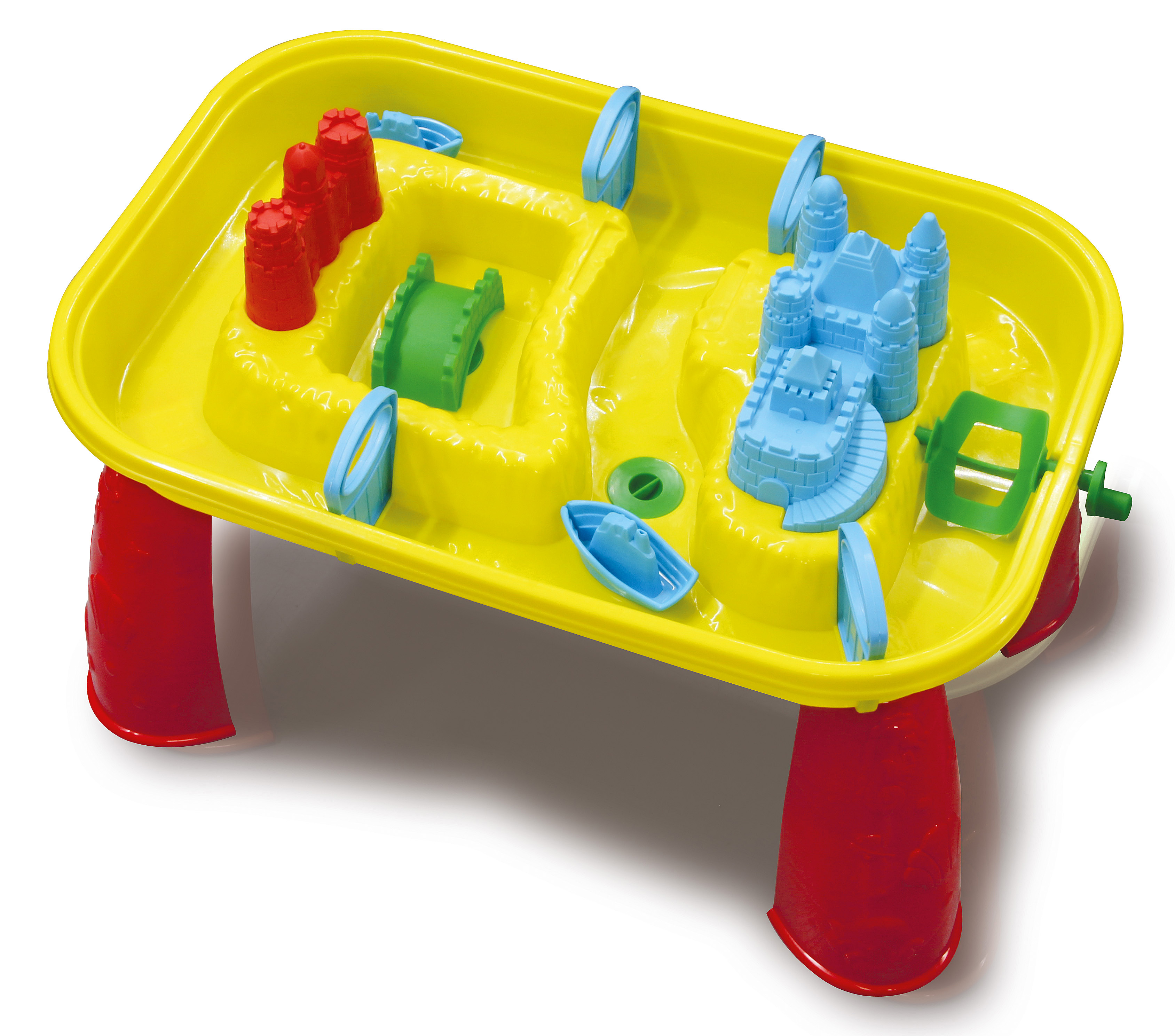 Gelber Sandtisch mit roten und blauen Sandburgformen, grüner Brücke und blauem Boot.