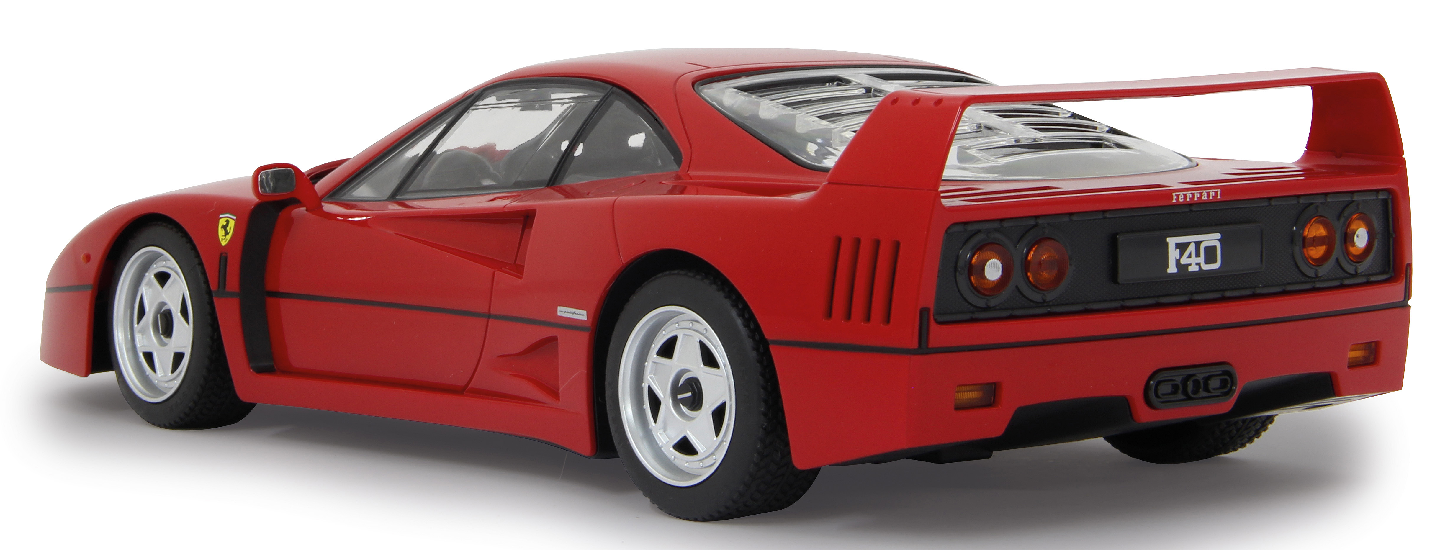 Ein roter Ferrari F40 Sportwagen mit silbernen Felgen, von hinten links.