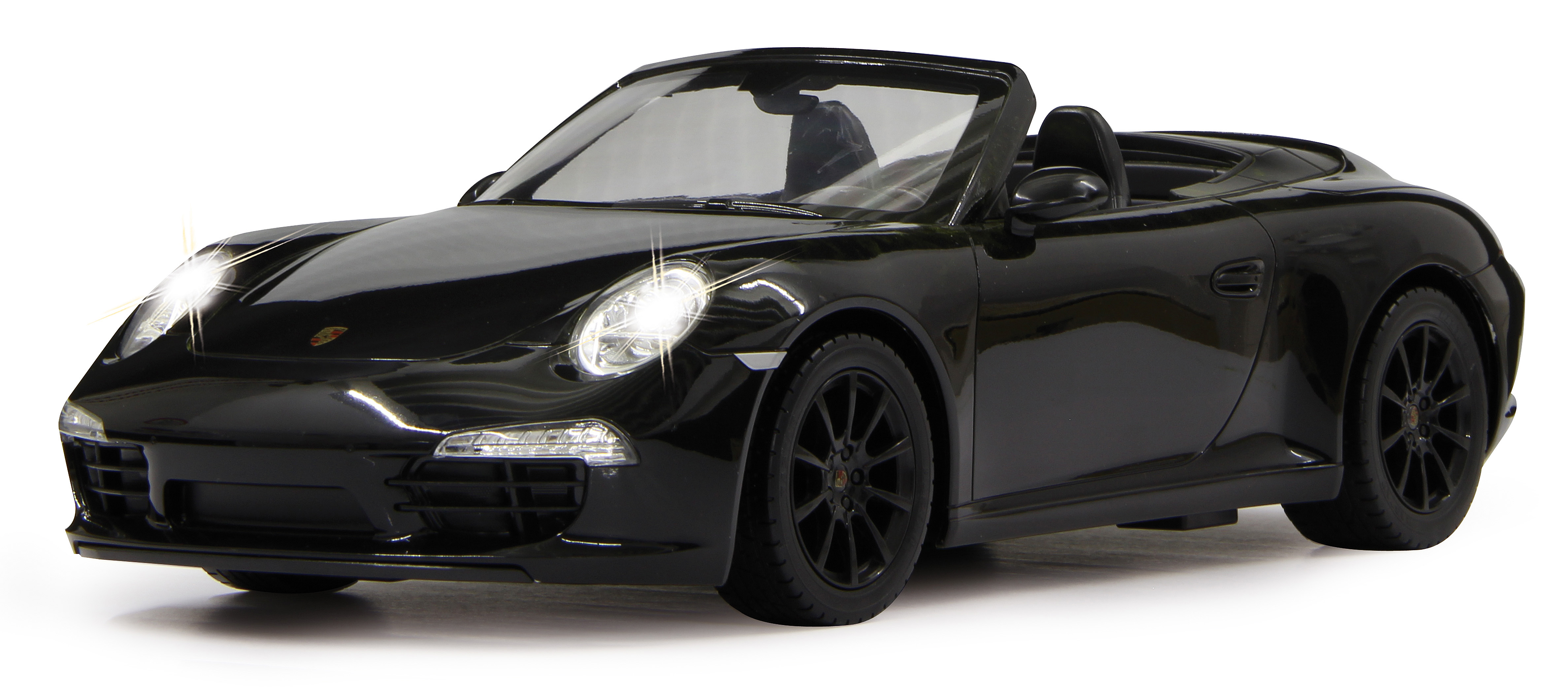 Schwarzer Porsche-Cabriolet mit leuchtenden Scheinwerfern auf weißem Hintergrund.