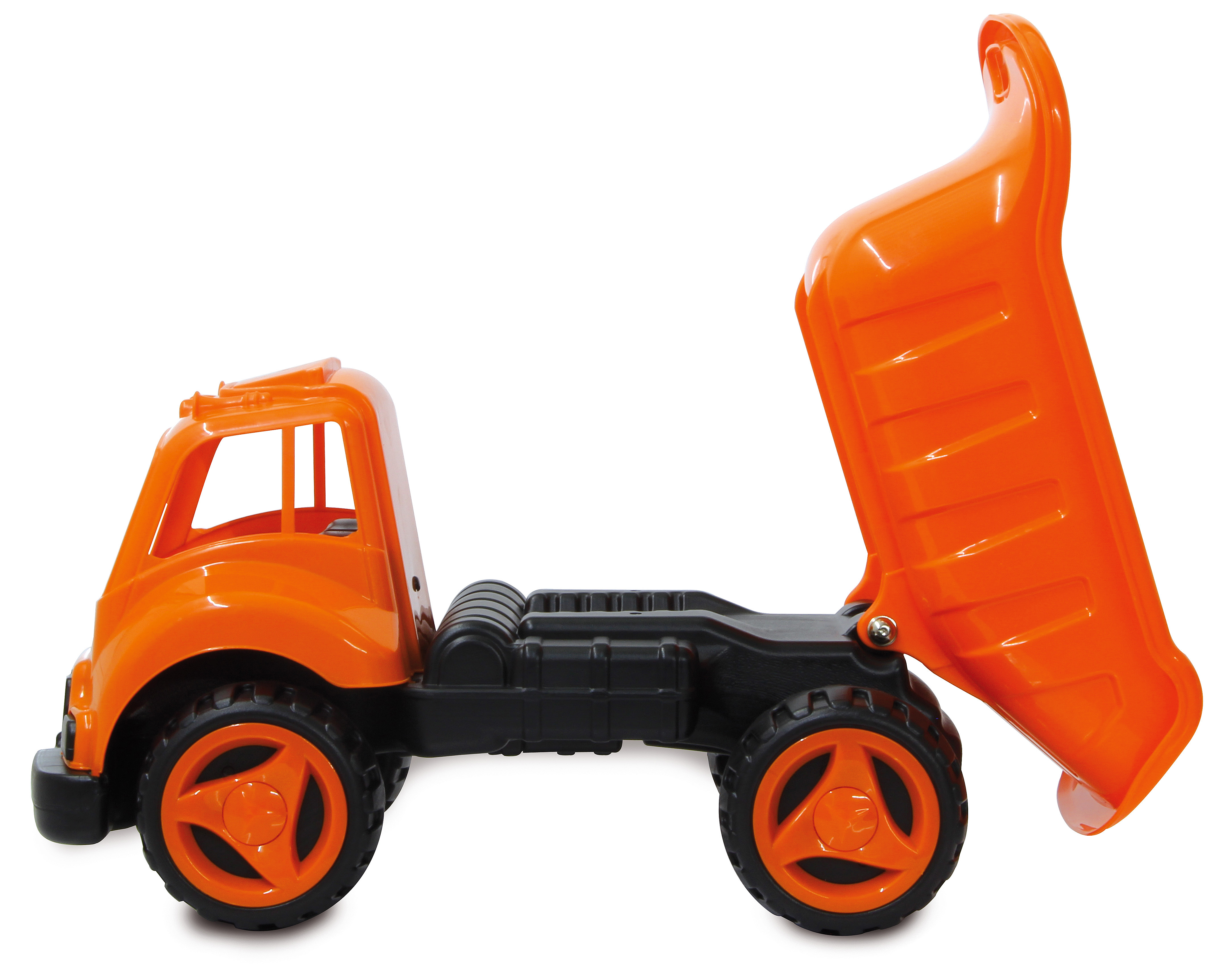 Ein orangefarbener Spielzeugkipper mit schwarzem Fahrgestell und Rädern auf weißem Hintergrund.
