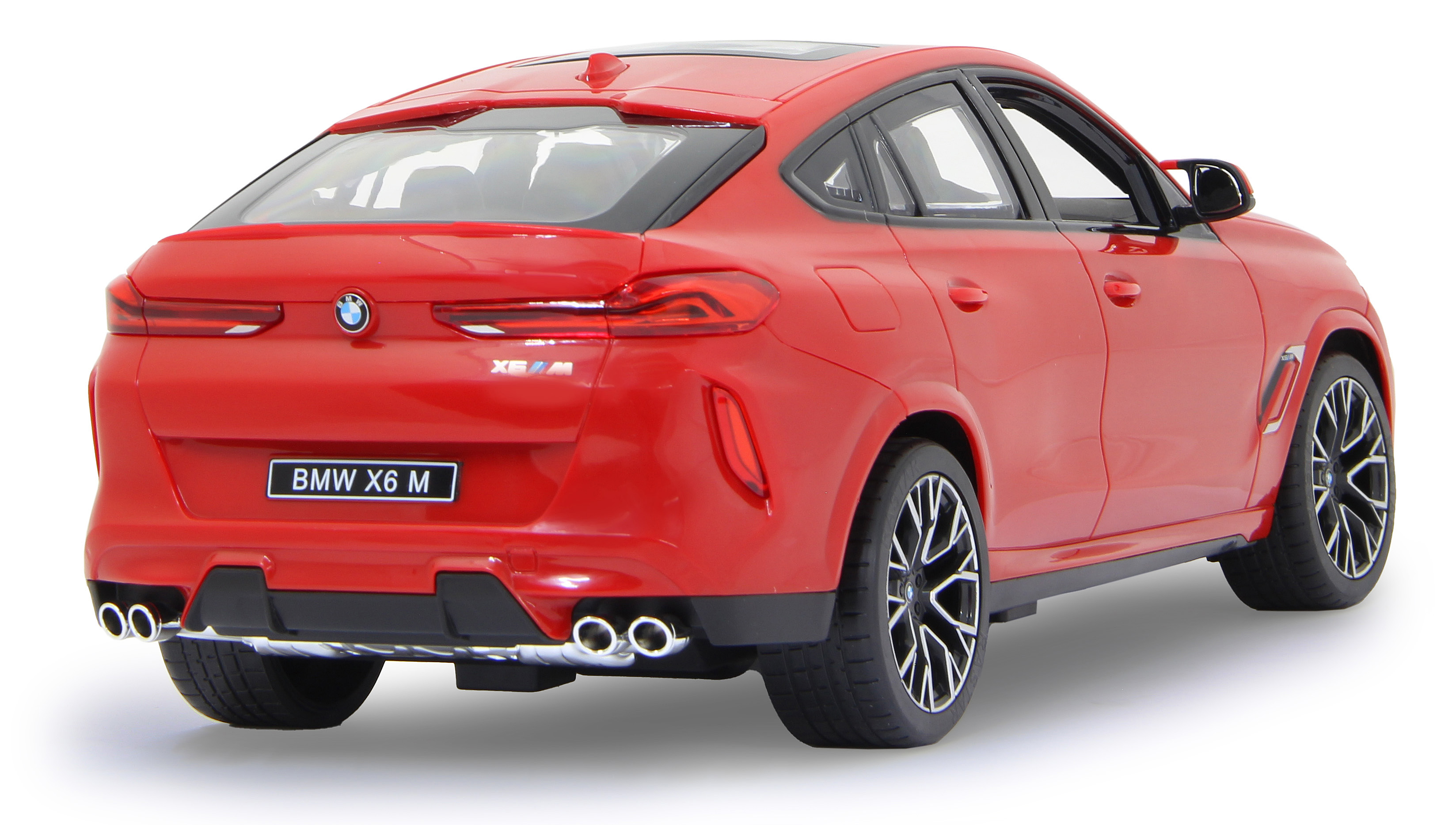 Roter BMW X6 M mit vier Auspuffrohren und schwarzem Diffusor.