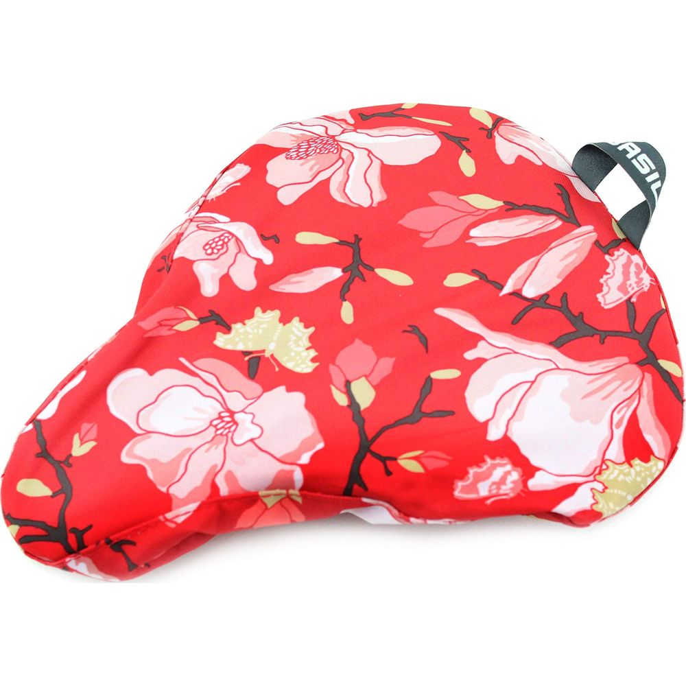 Ein roter Fahrradsitzbezug mit einem weiß-pinken Blumenmuster und einem schwarzen Riemen.