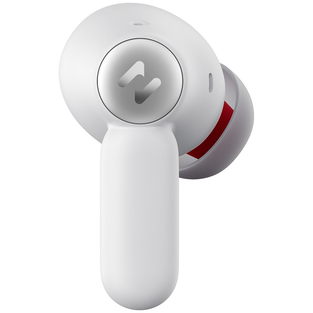 Un singolo auricolare bianco con logo argentato e accento rosso.