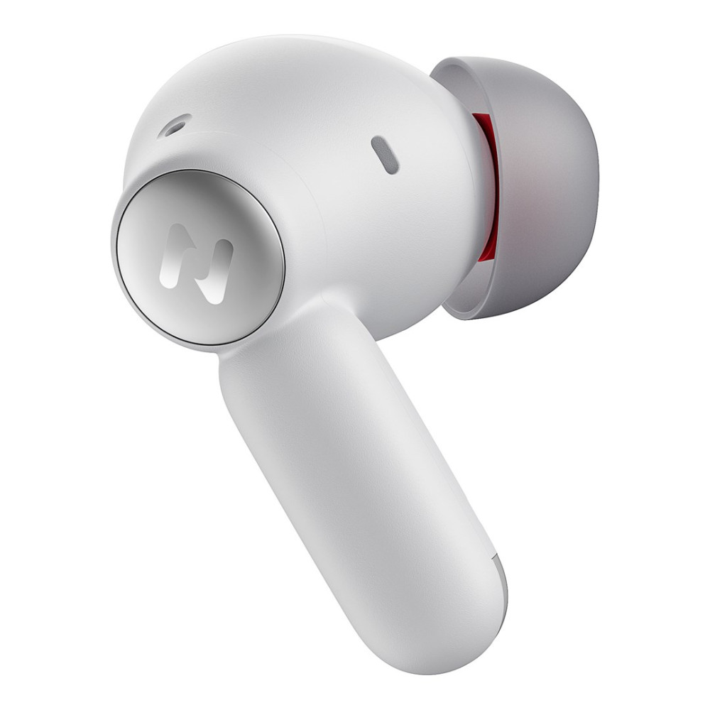 Un auricolare wireless bianco con emblema argentato e accento rosso.