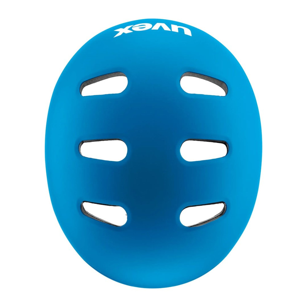 Niebieski kask rowerowy z otworami wentylacyjnymi i białym logo.