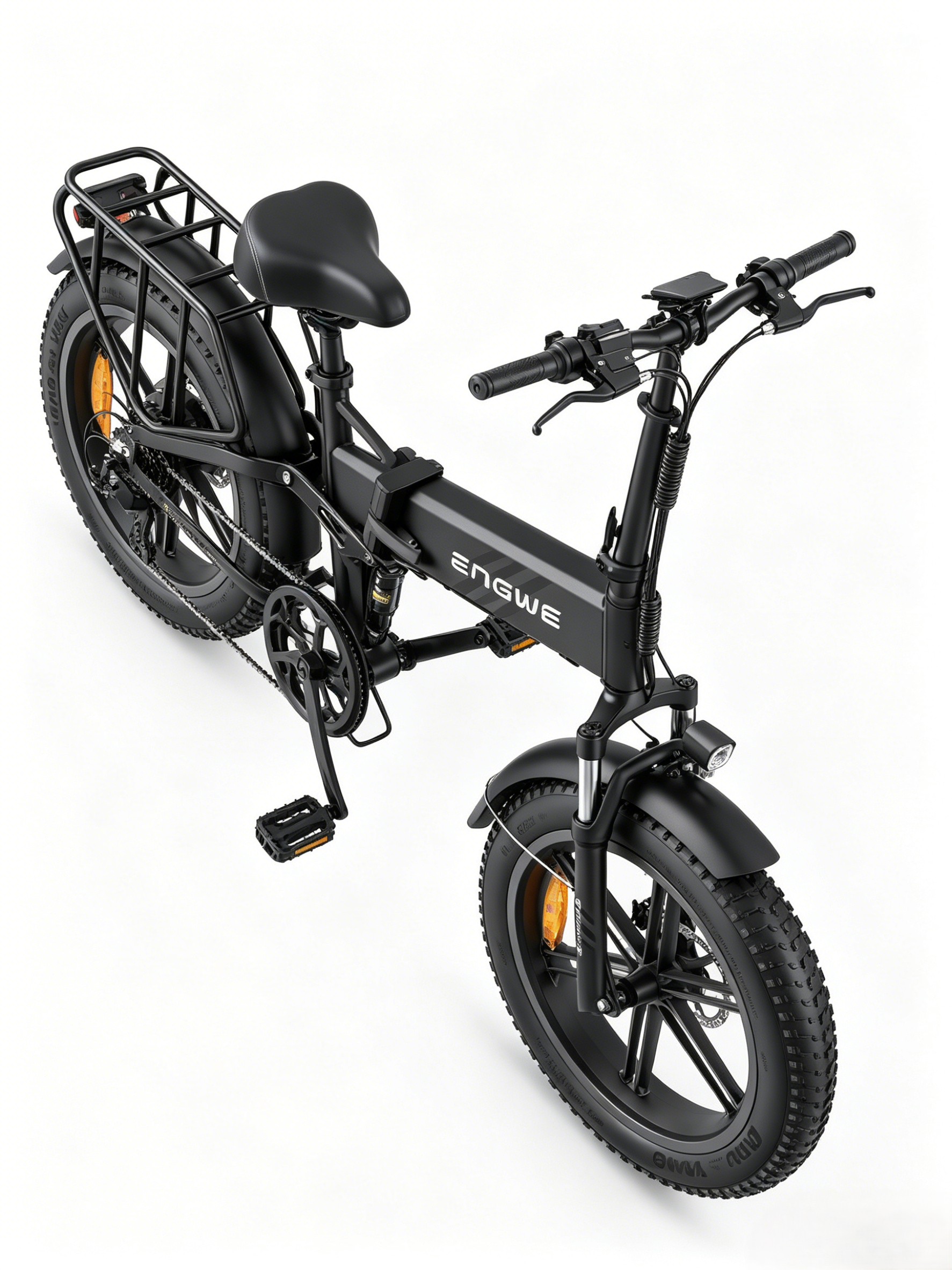 Una bicicleta eléctrica negra con llantas anchas, suspensión y portaequipajes trasero.