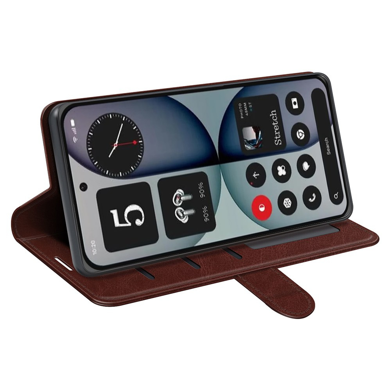 Een bruine lederen telefoonhoes is open, met een smartphone-scherm dat widgets en apps toont.