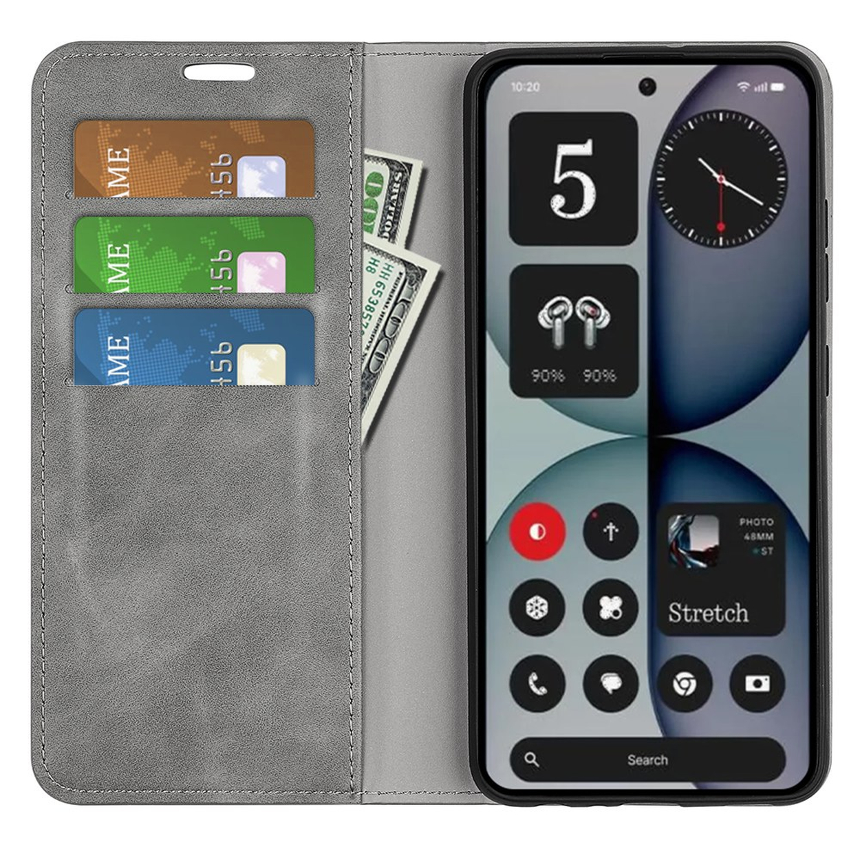 Étui de téléphone gris avec fentes pour cartes et billets, ouvert sur un smartphone avec widgets.